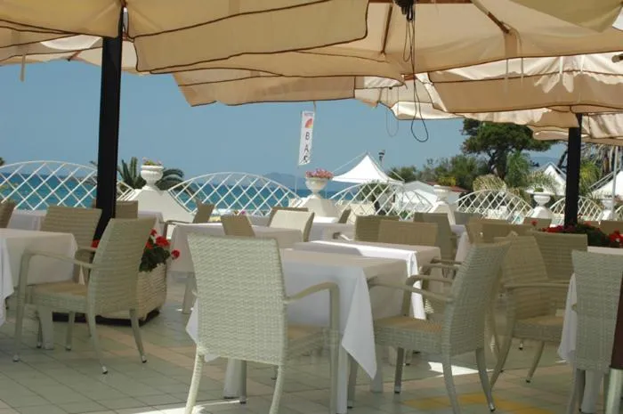 Restaurant/places to eat in Hotel La Playa