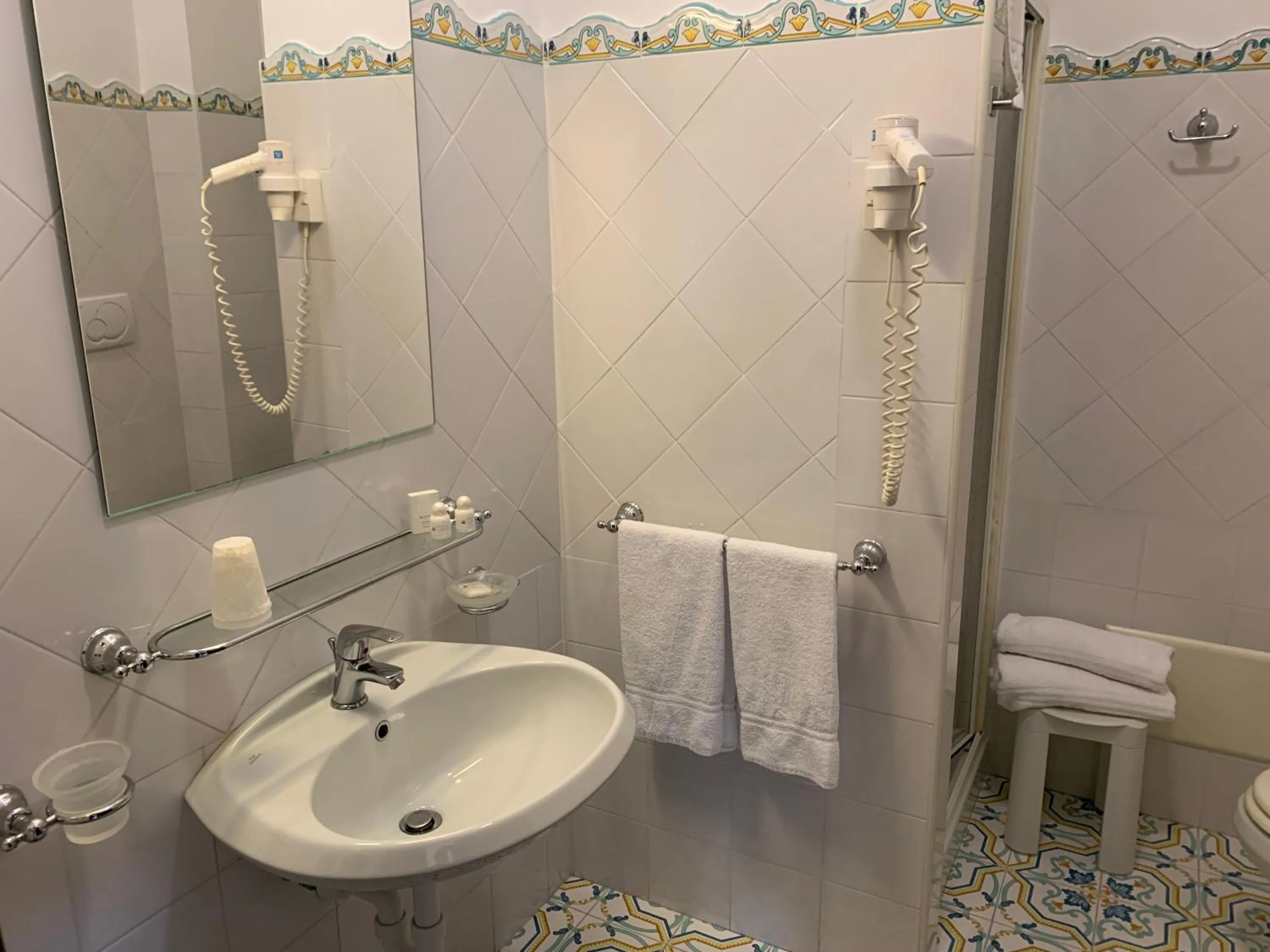 Shower in Hotel La Playa