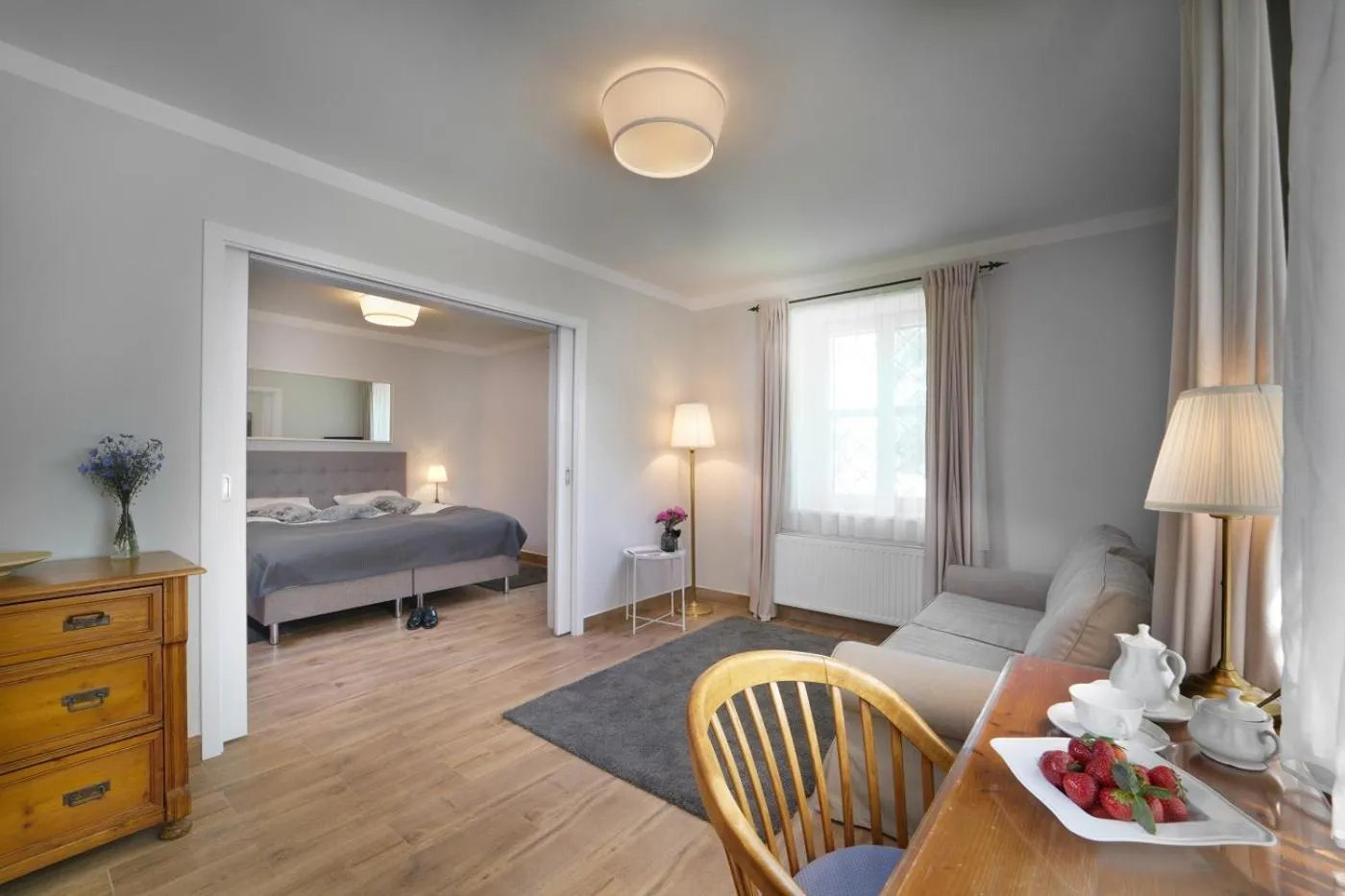 Photo of the whole room, Bed in Pałac Łomnica Karkonosze - Schloss Lomnitz Riesengebirge