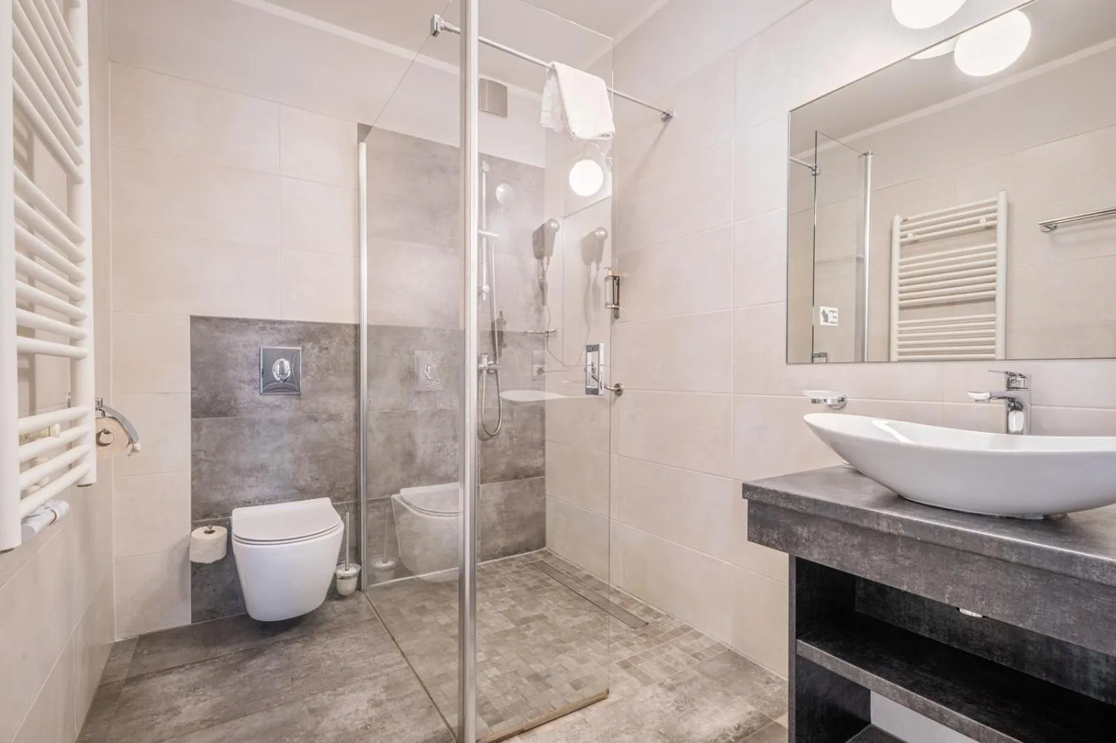 Toilet in Pałac Łomnica Karkonosze - Schloss Lomnitz Riesengebirge