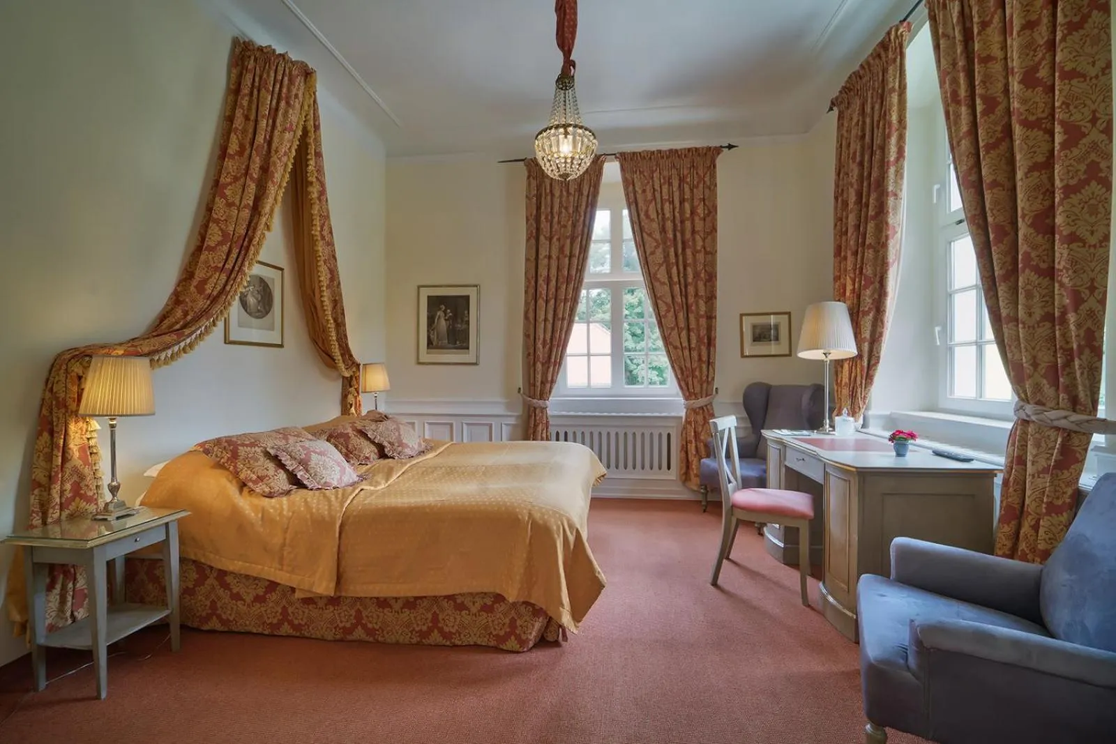 Guests, Bed in Pałac Łomnica Karkonosze - Schloss Lomnitz Riesengebirge