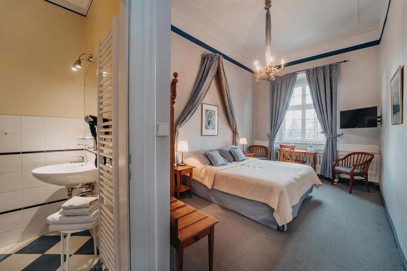 Bed in Pałac Łomnica Karkonosze - Schloss Lomnitz Riesengebirge