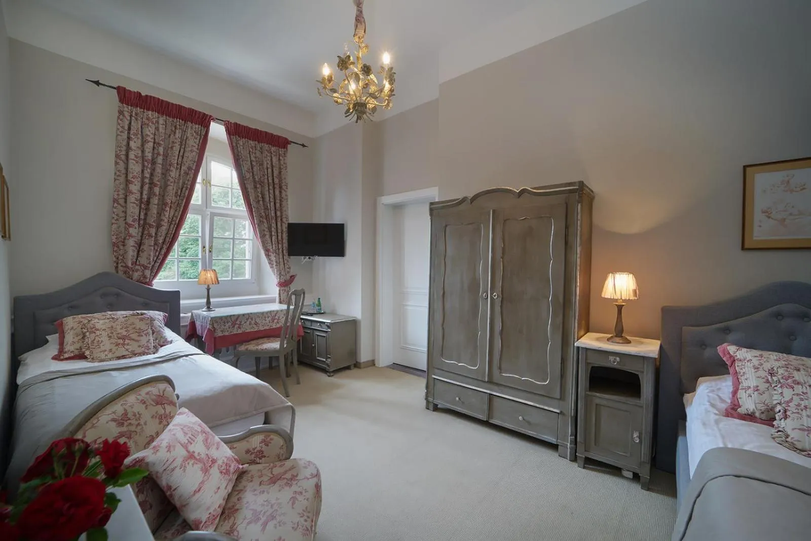 Bedroom, Bed in Pałac Łomnica Karkonosze - Schloss Lomnitz Riesengebirge