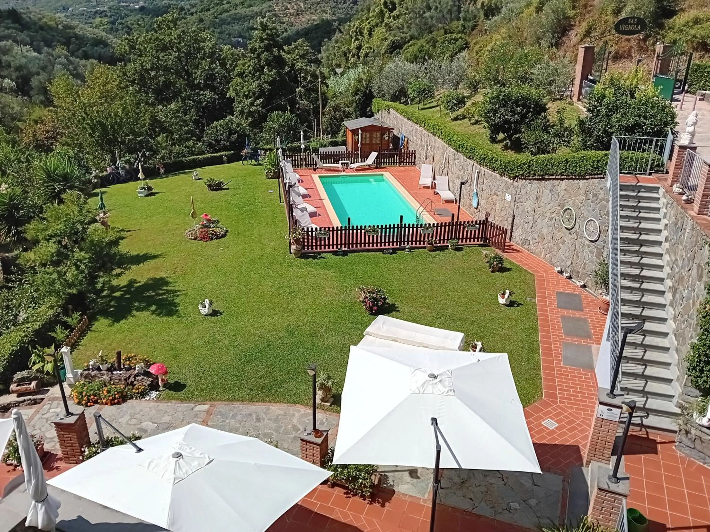 Pool view in B&B Vignola