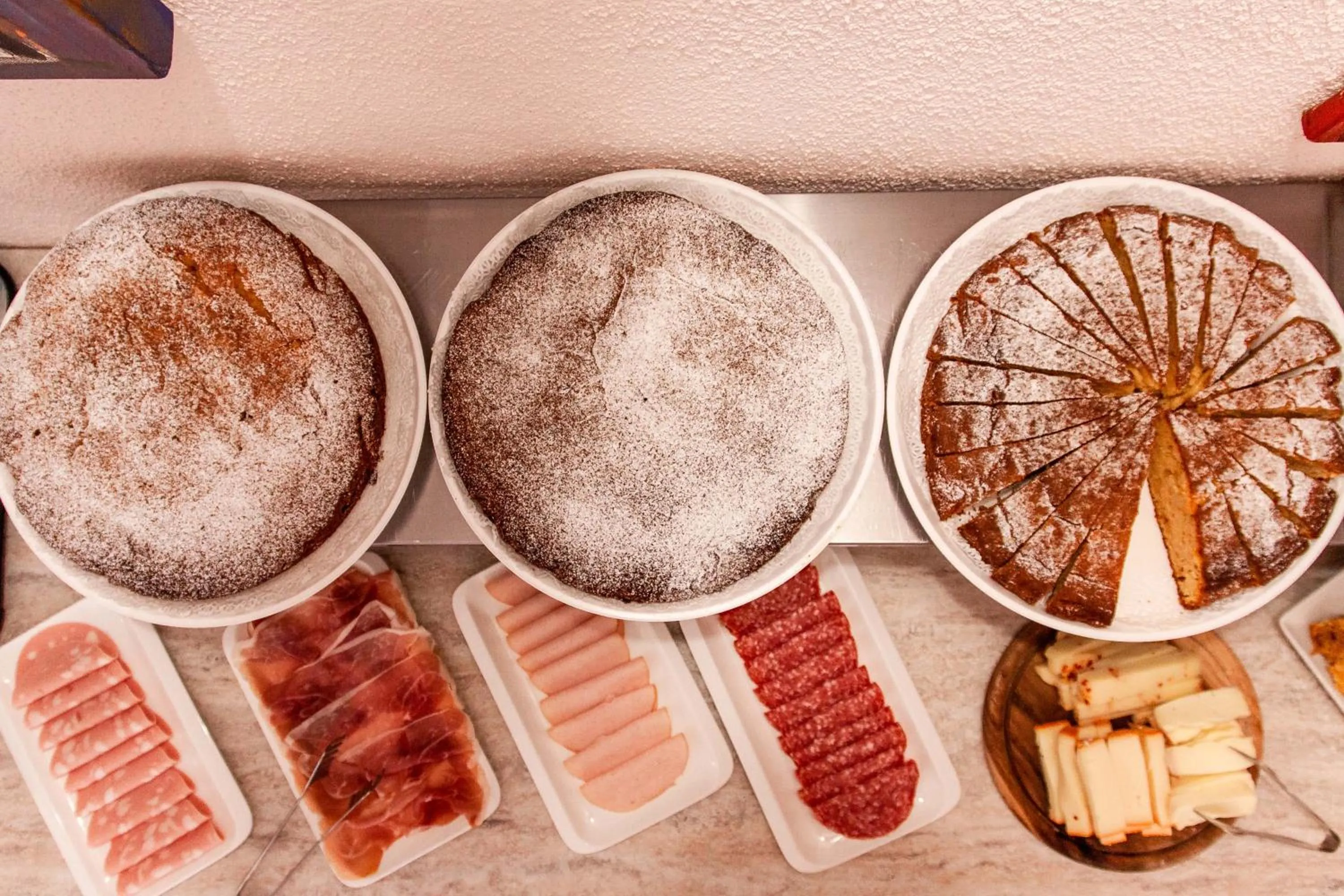 Buffet breakfast in B&B Vignola