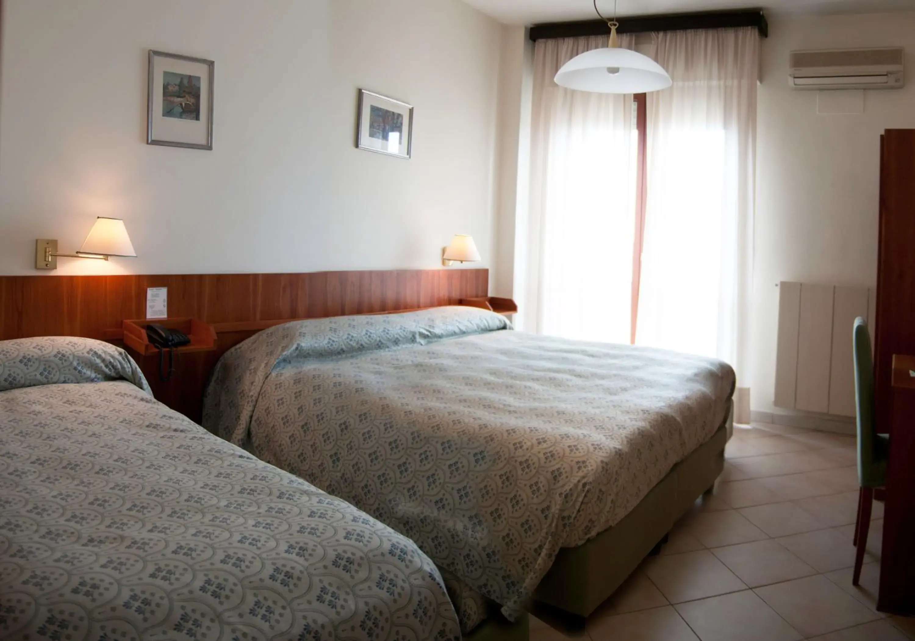 Triple Room in Hotel Boston Triple Room in Hotel Boston