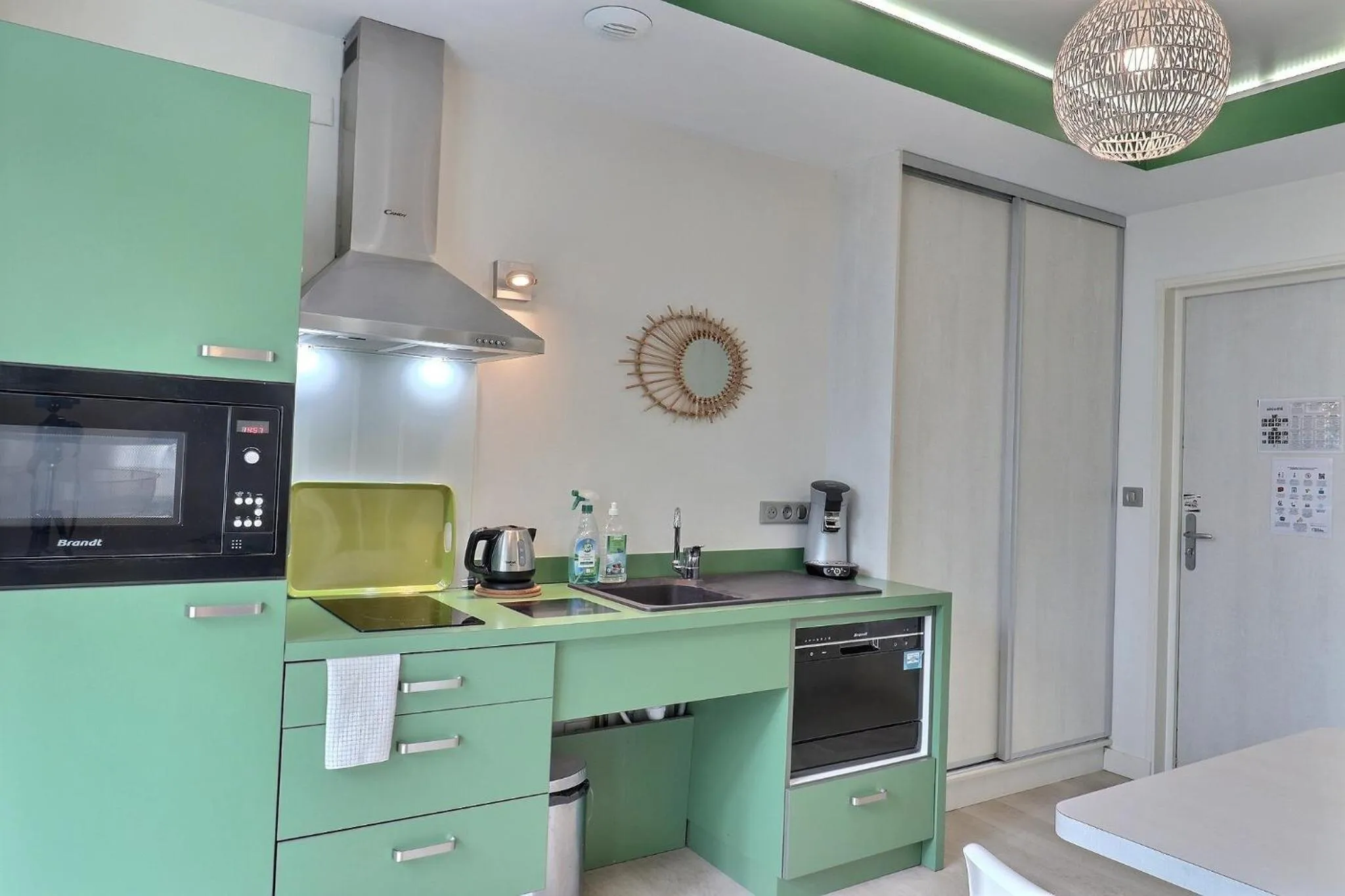 Kitchen or kitchenette in Garden Apparts Rennes Centre Gare