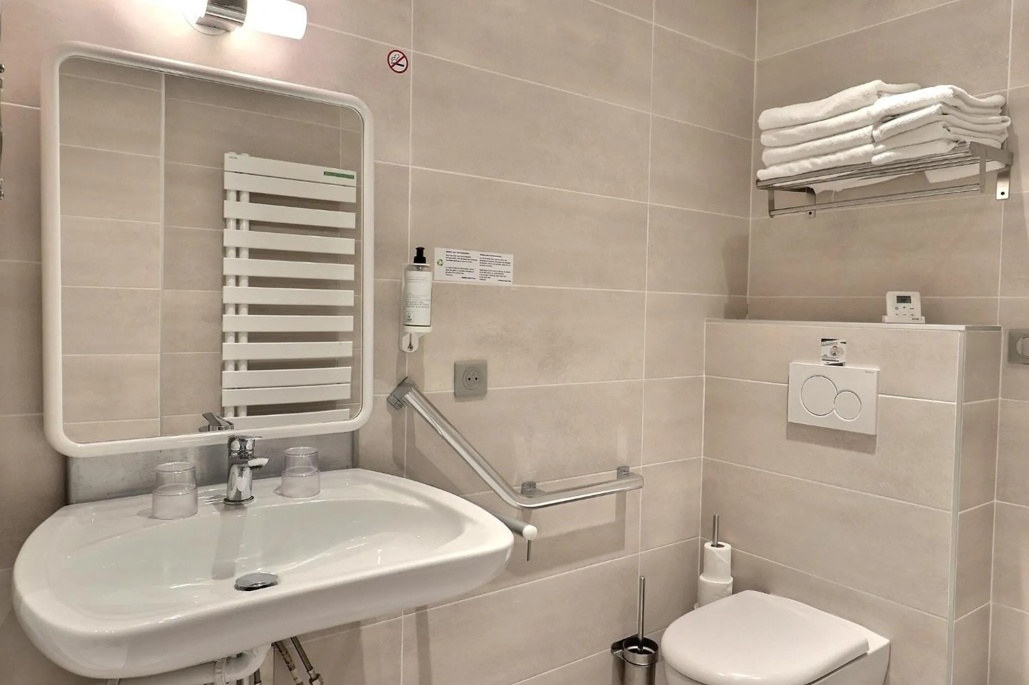 Bathroom in Garden Apparts Rennes Centre Gare