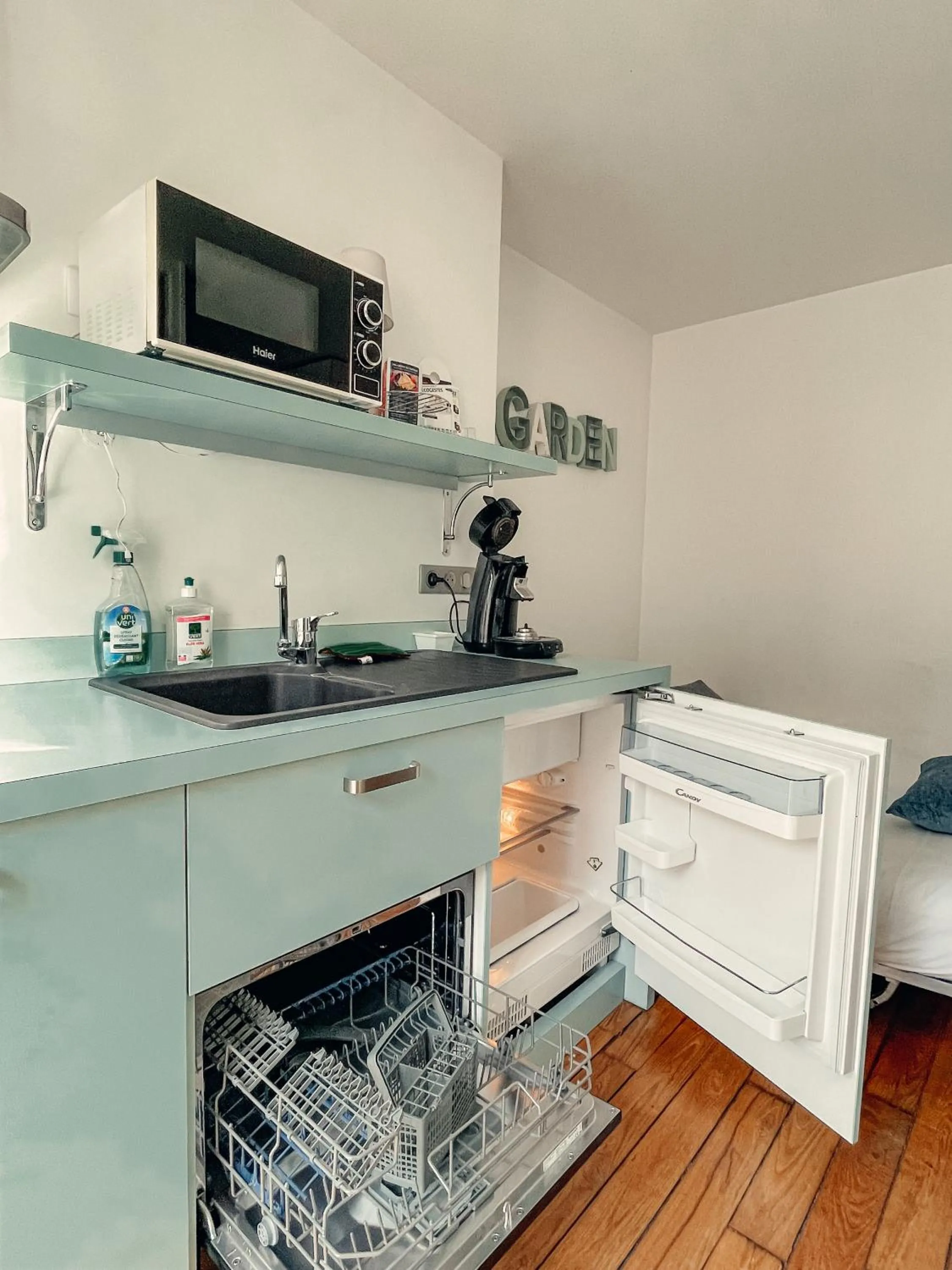 Kitchen or kitchenette in Garden Apparts Rennes Centre Gare