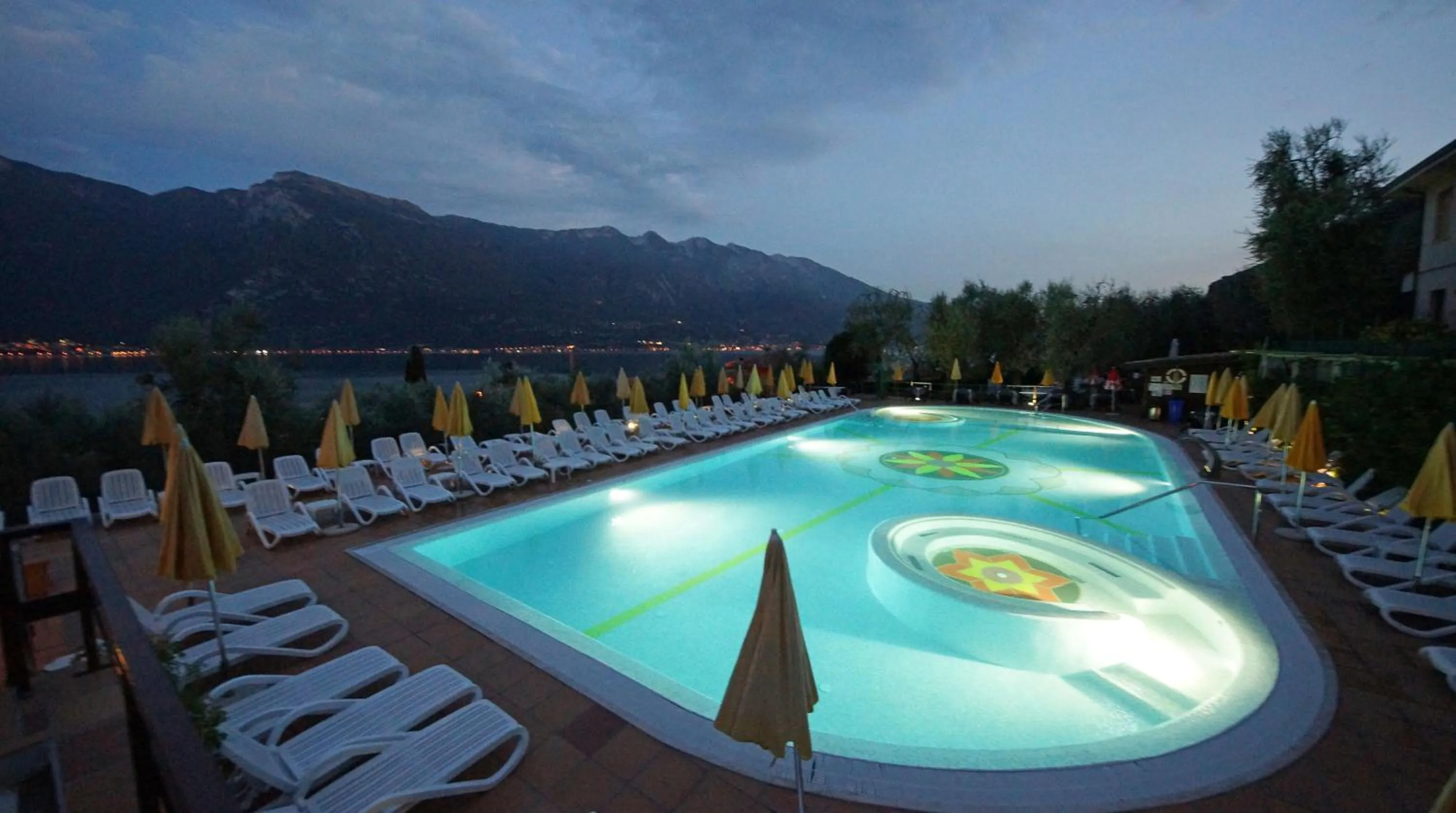 Swimming pool in Hotel Ilma Lake Garda Resort