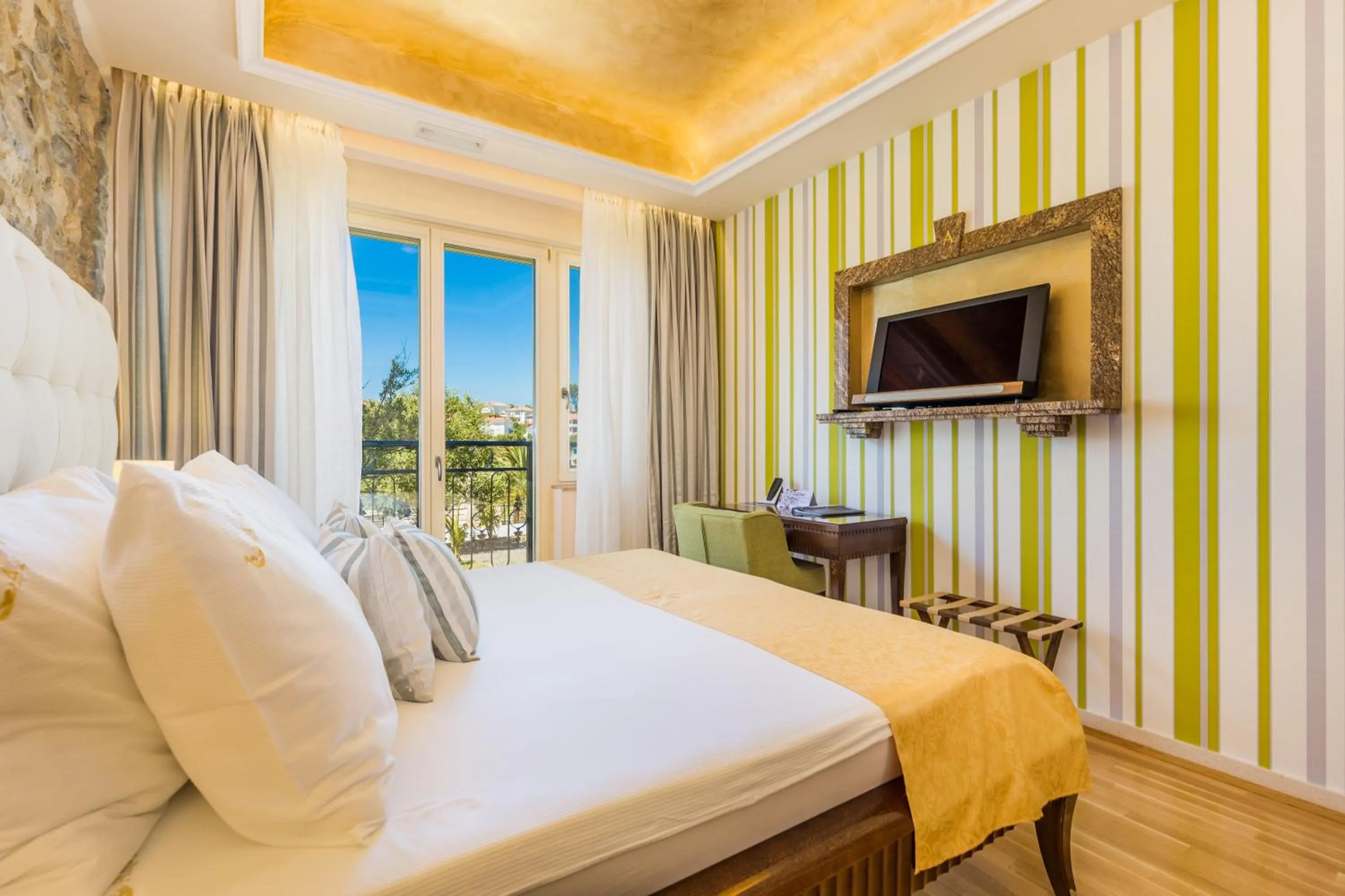 TV and multimedia, Bed in Villas Arbia - Margita Deluxe Beach Hotel