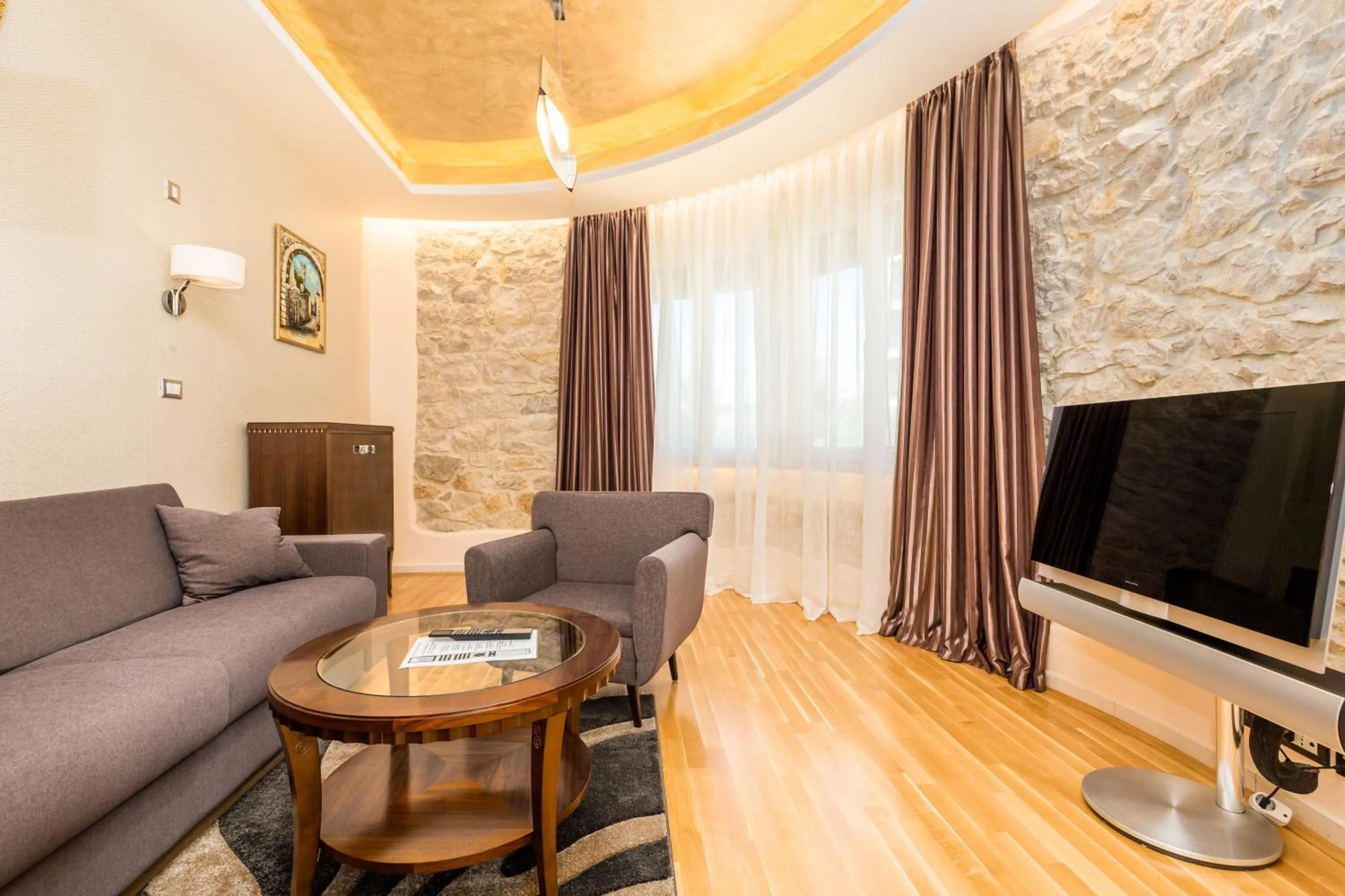 TV and multimedia in Villas Arbia - Margita Deluxe Beach Hotel