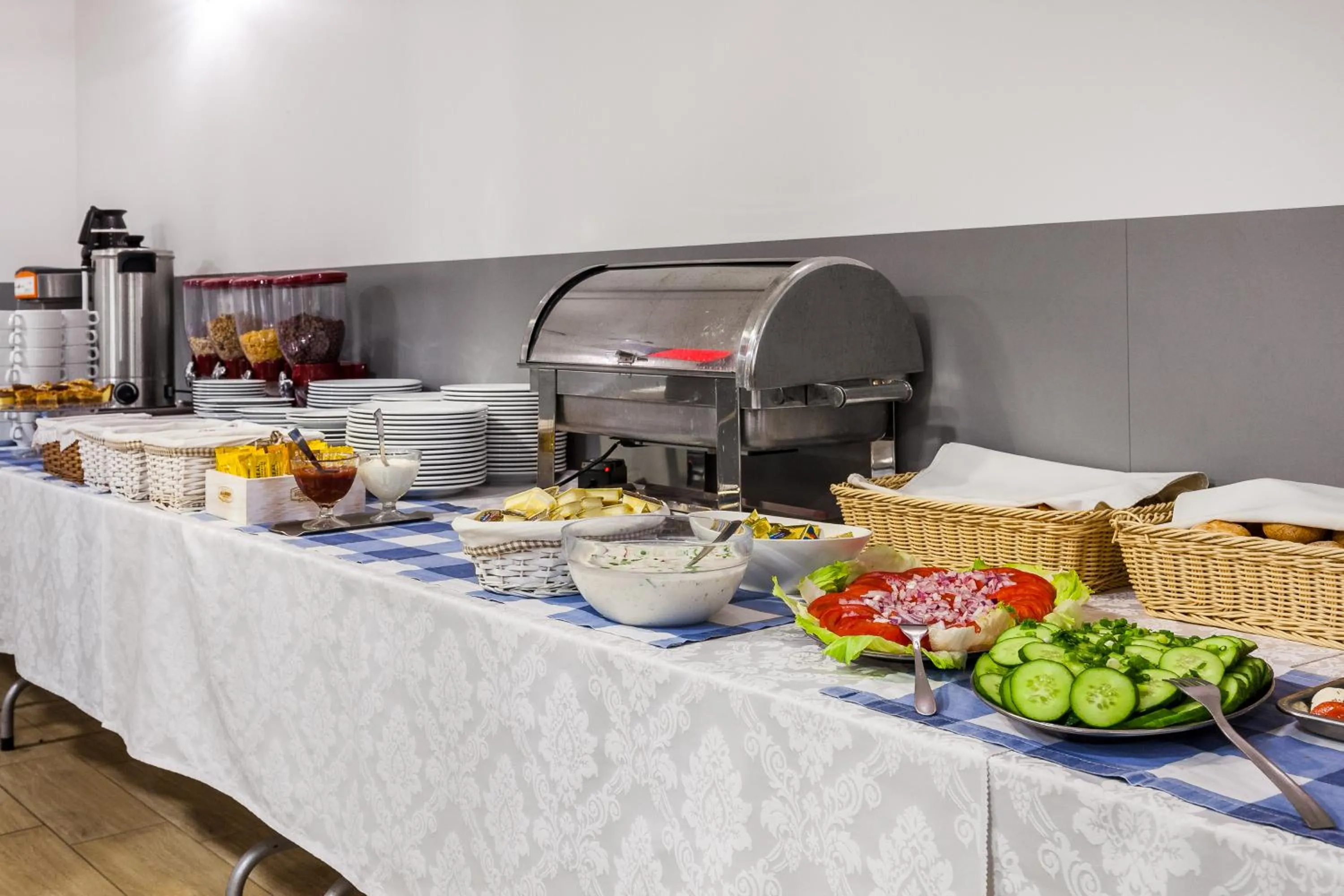 Restaurant/places to eat in Hotel Olivia