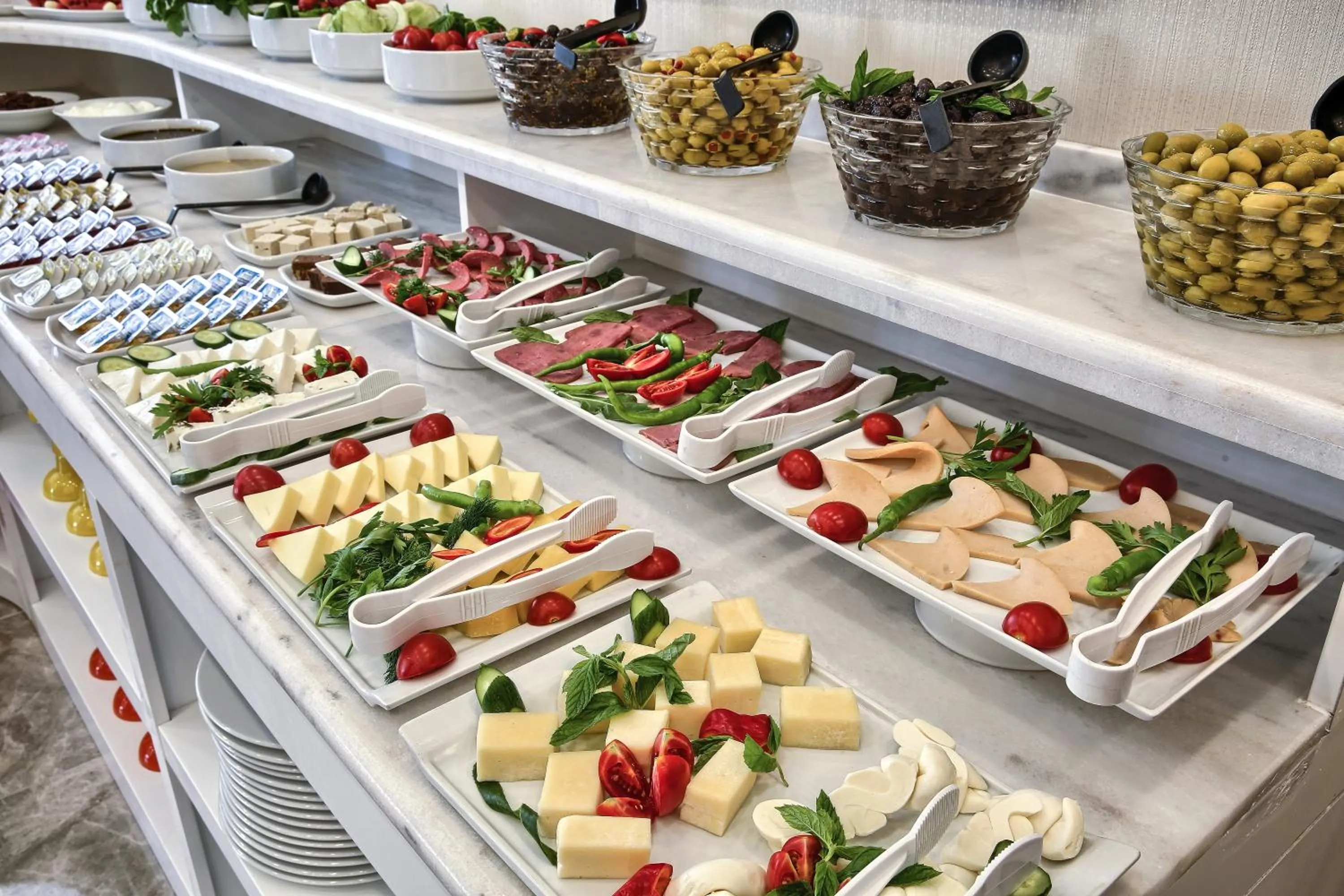 Restaurant/places to eat in City Hotel Residence