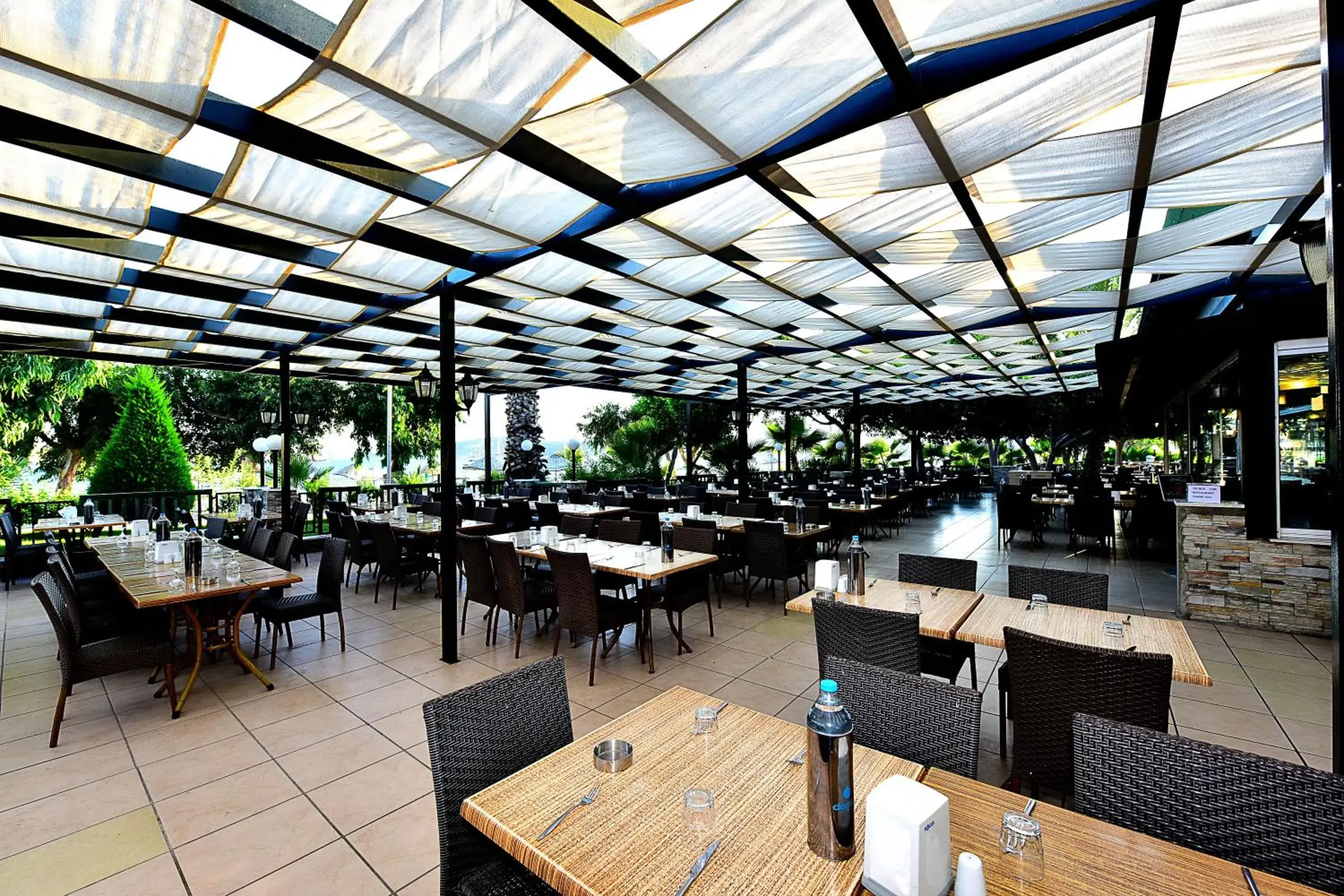 Restaurant/places to eat in Parkim Ayaz Hotel Restaurant/places to eat in Parkim Ayaz Hotel