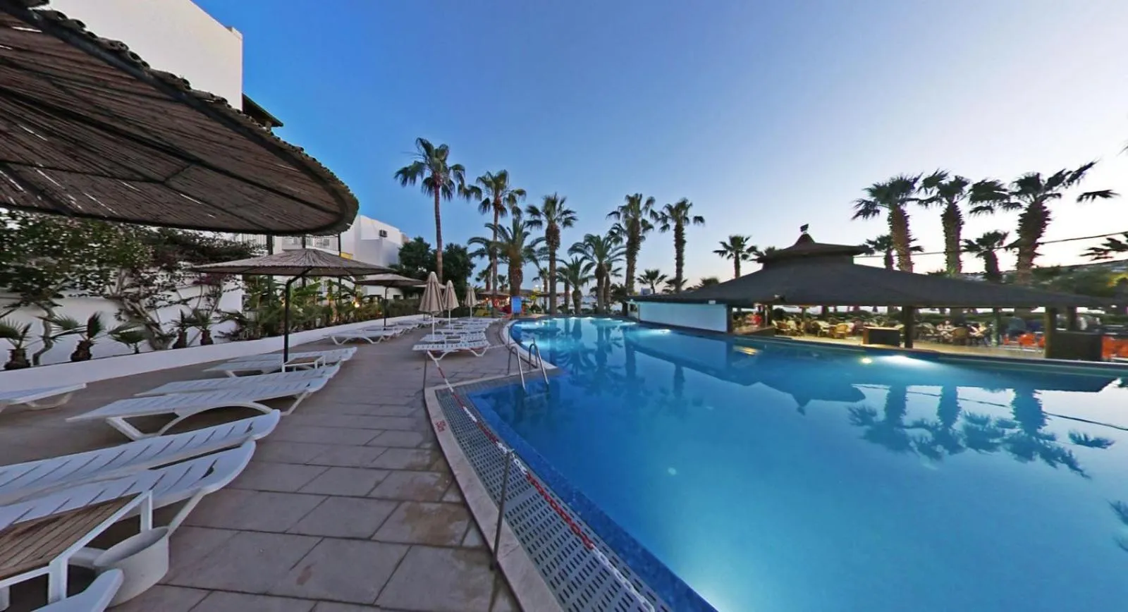 Pool view in Parkim Ayaz Hotel