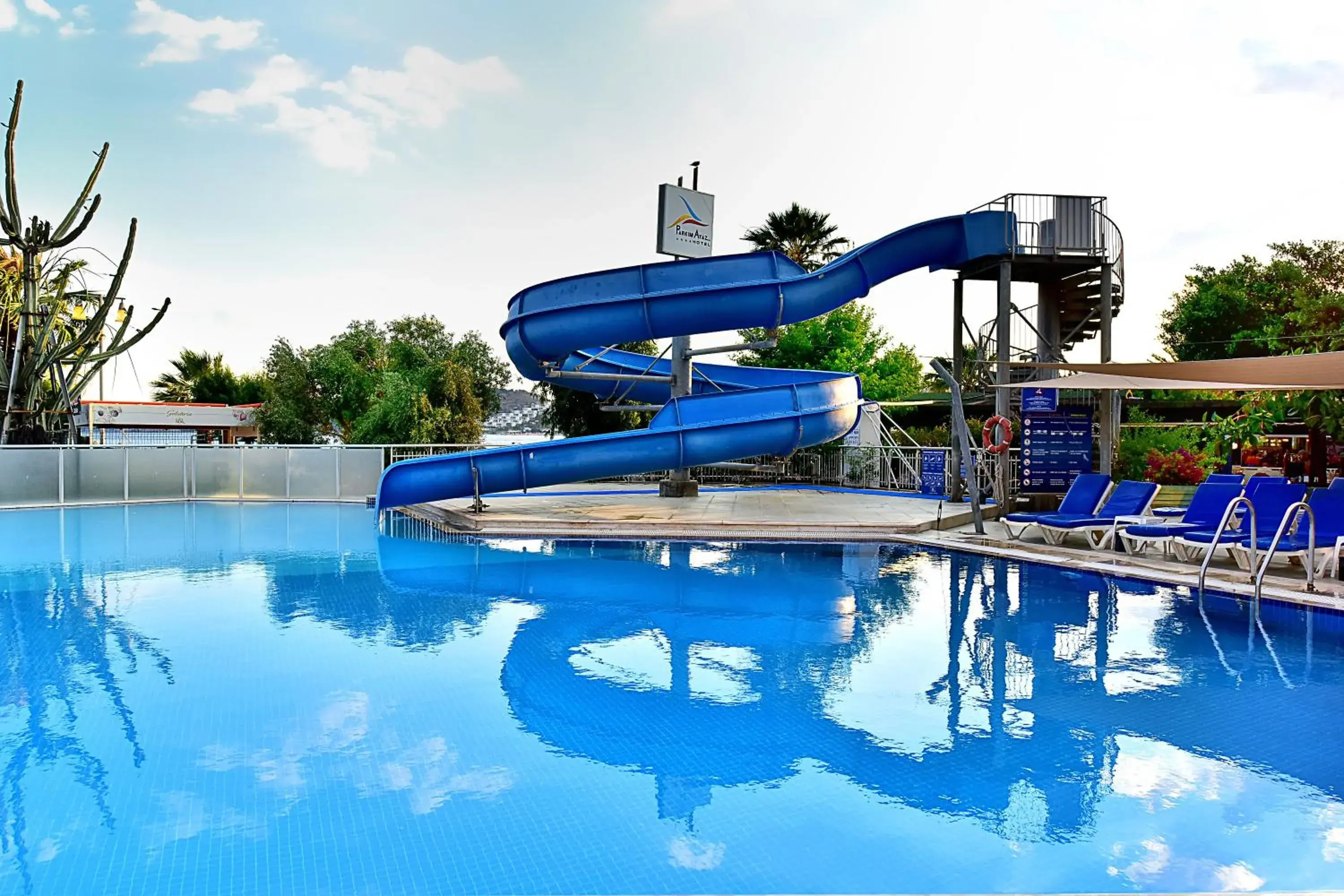 Swimming pool in Parkim Ayaz Hotel Swimming pool in Parkim Ayaz Hotel