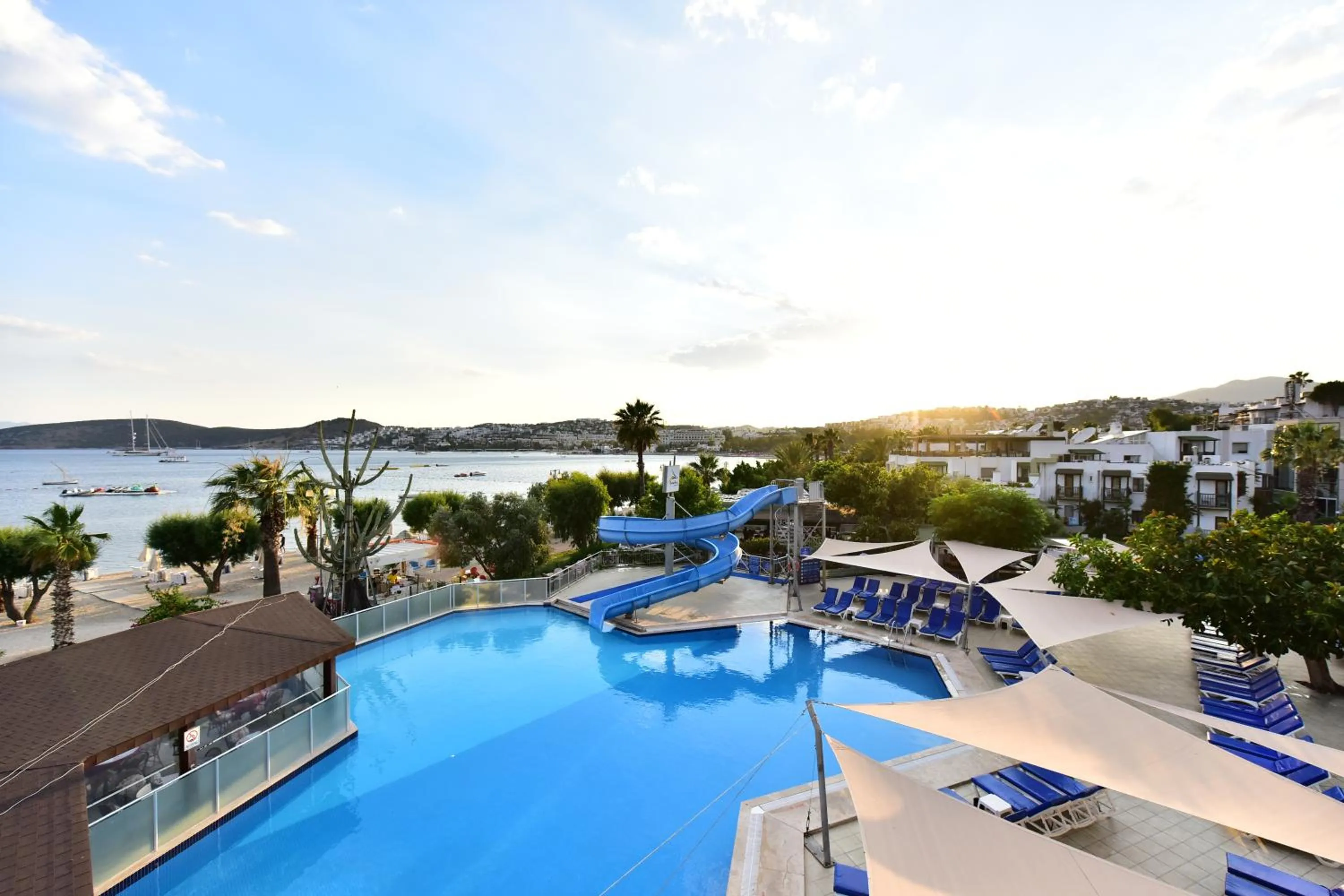 Pool view in Parkim Ayaz Hotel