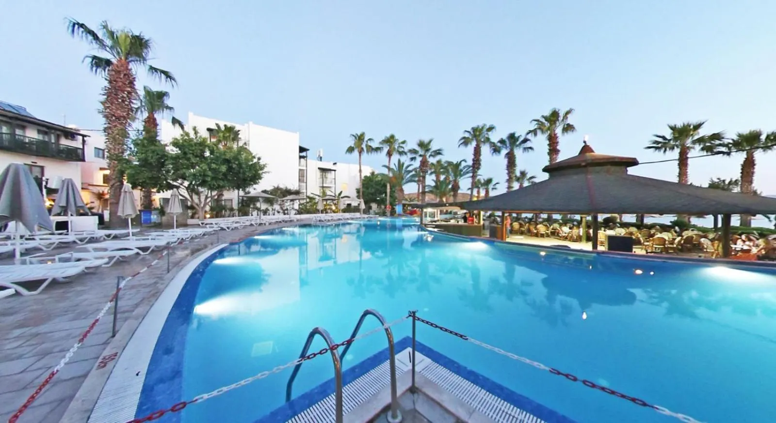 Pool view in Parkim Ayaz Hotel