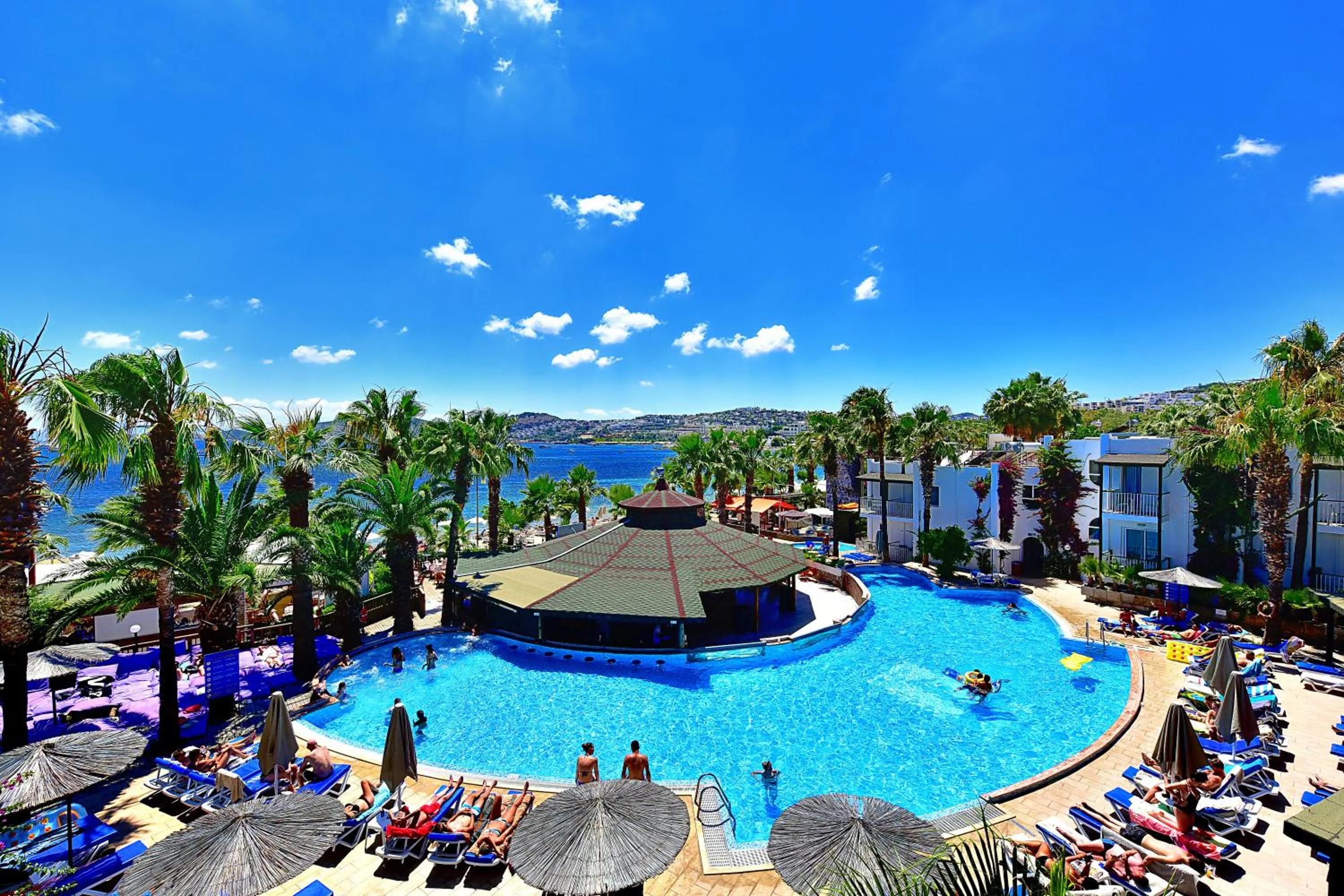 Pool view in Parkim Ayaz Hotel