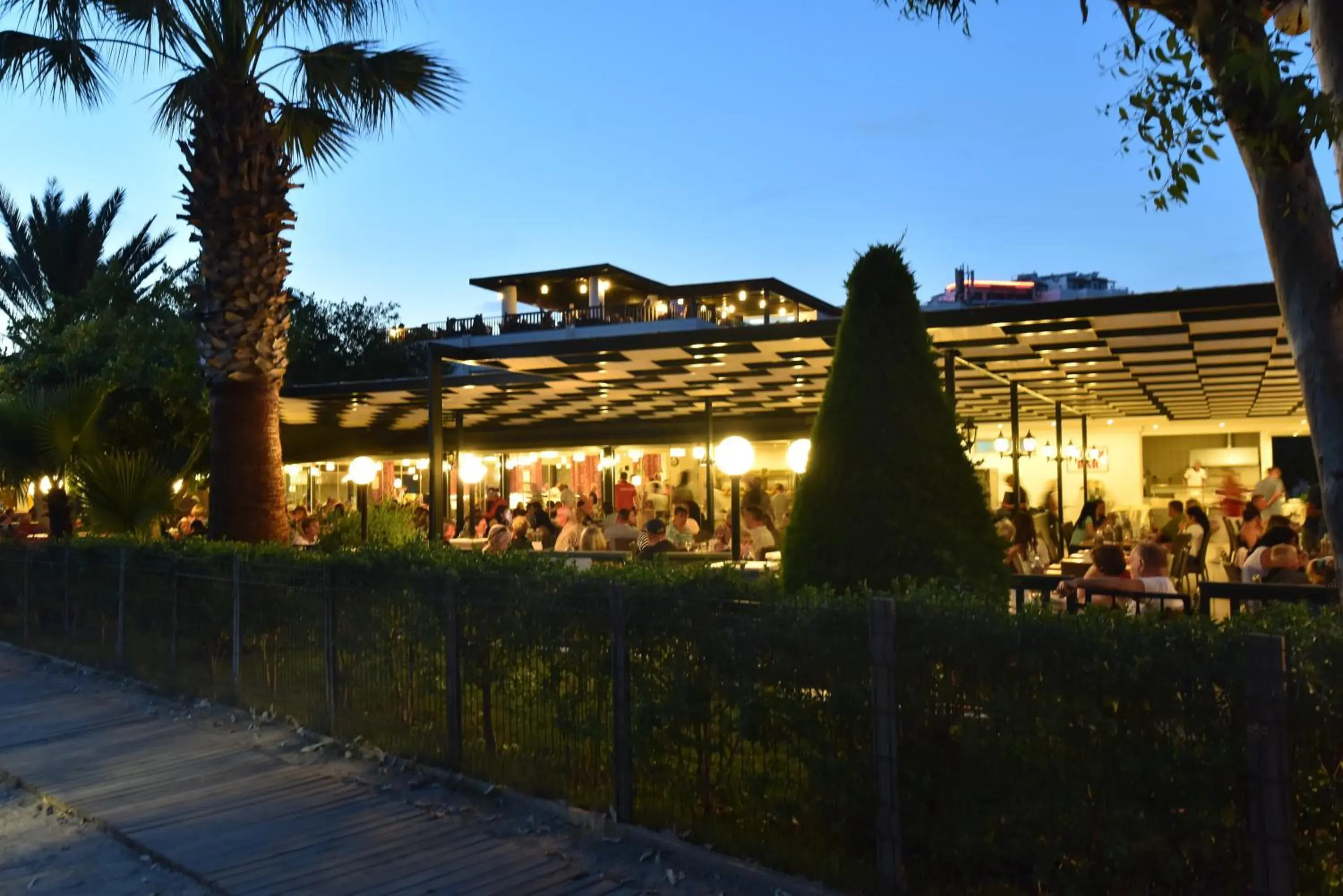 Restaurant/places to eat in Parkim Ayaz Hotel Restaurant/places to eat in Parkim Ayaz Hotel