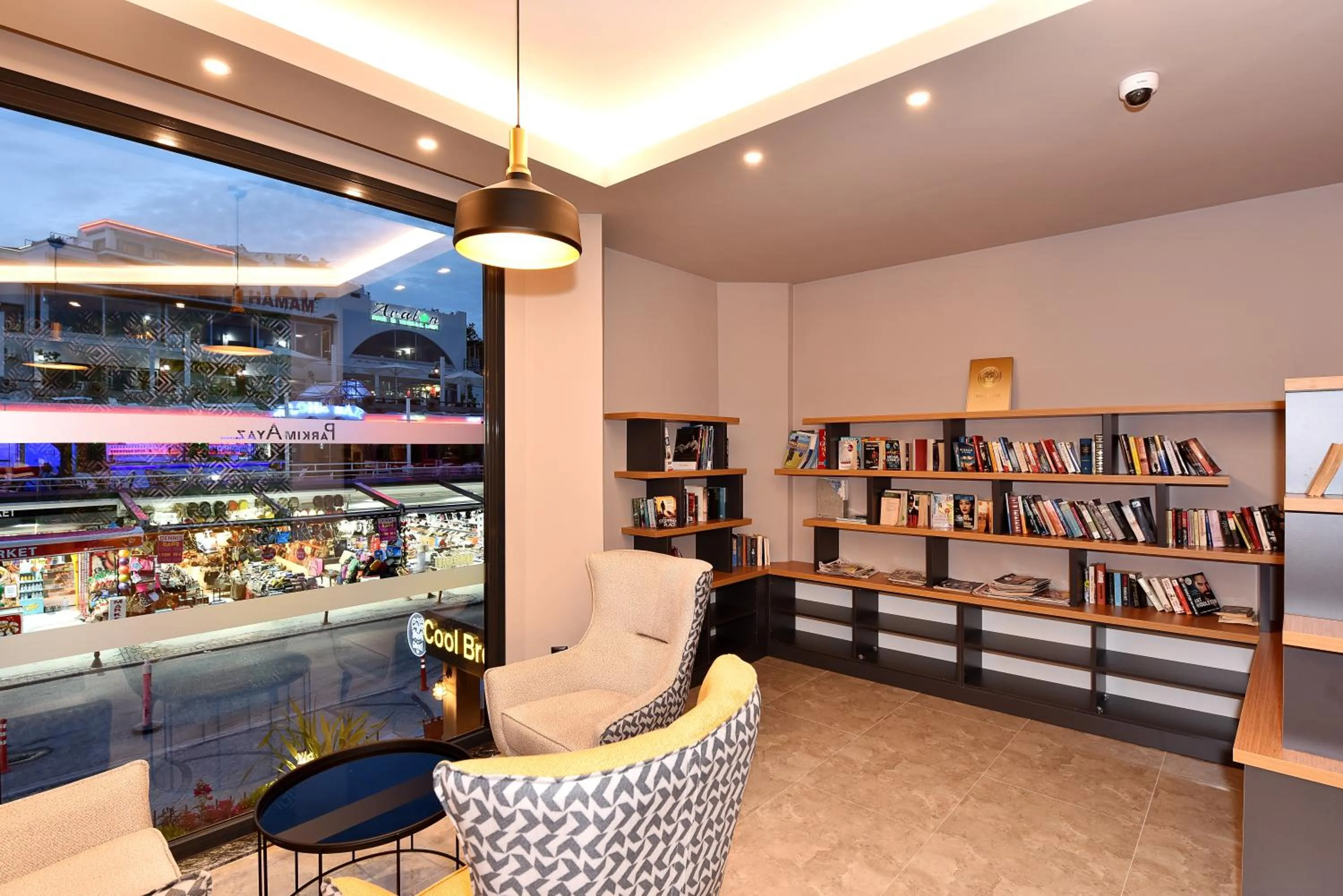 Library in Parkim Ayaz Hotel