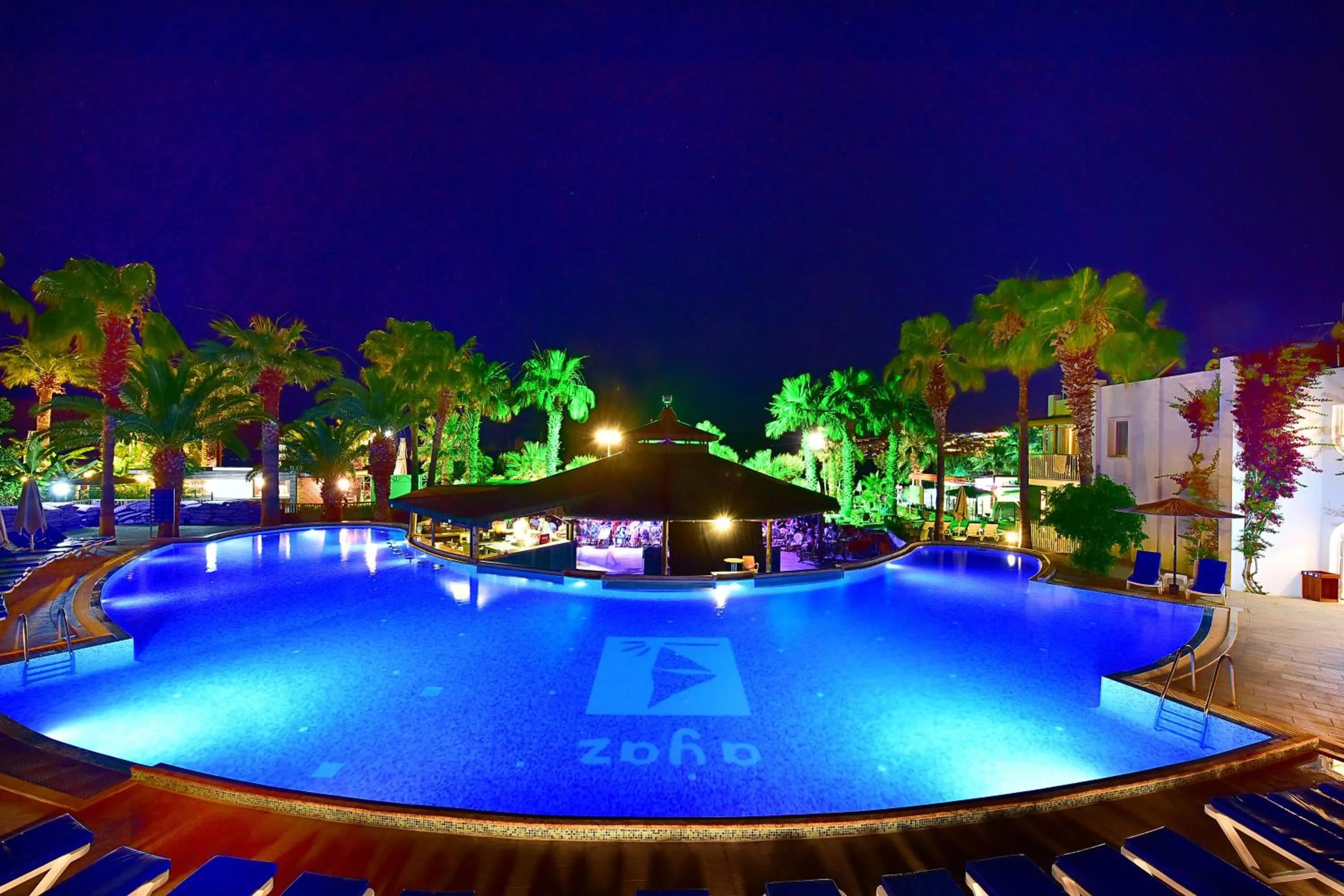 Swimming pool in Parkim Ayaz Hotel