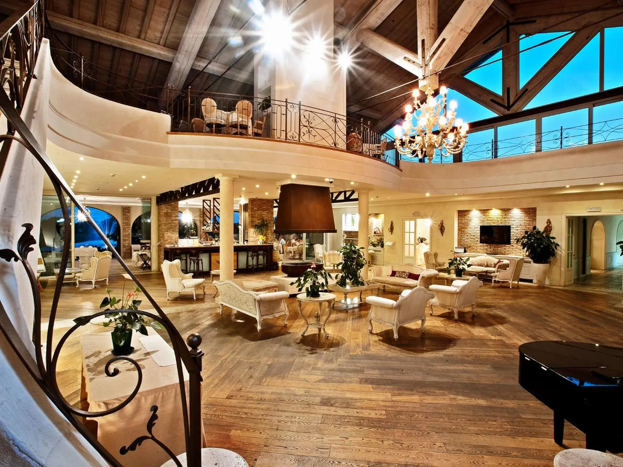 Lounge or bar in Garda Hotel San Vigilio Golf Lounge or bar in Garda Hotel San Vigilio Golf