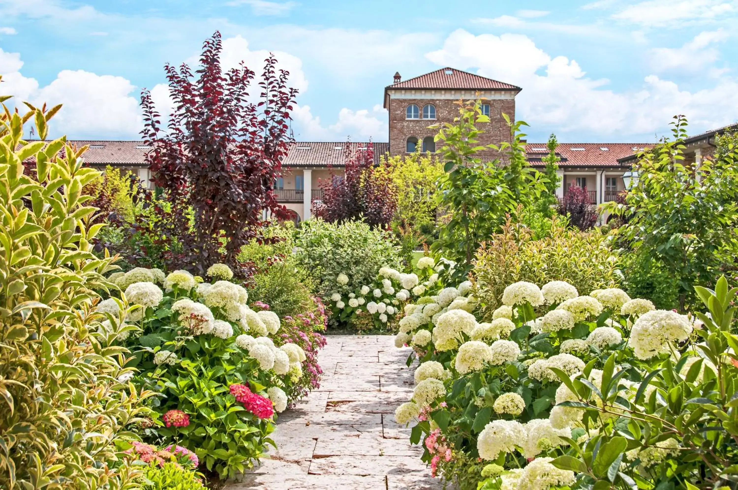 Property building in Garda Hotel San Vigilio Golf Property building in Garda Hotel San Vigilio Golf