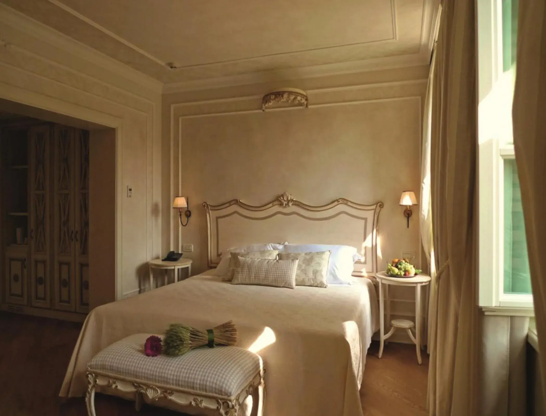 Bedroom, Bed in Garda Hotel San Vigilio Golf Bedroom, Bed in Garda Hotel San Vigilio Golf