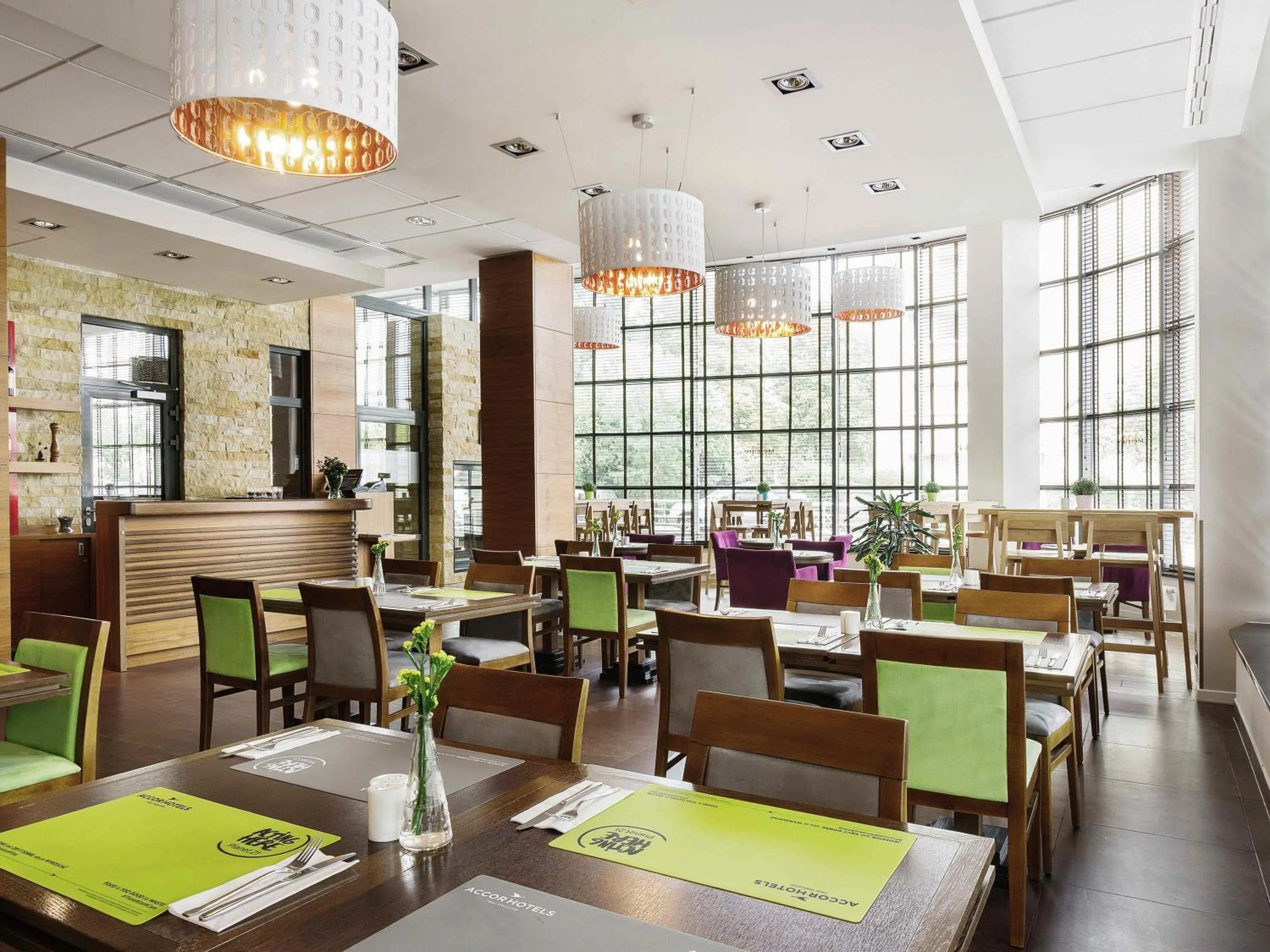 Restaurant/places to eat in Mercure Warszawa Airport