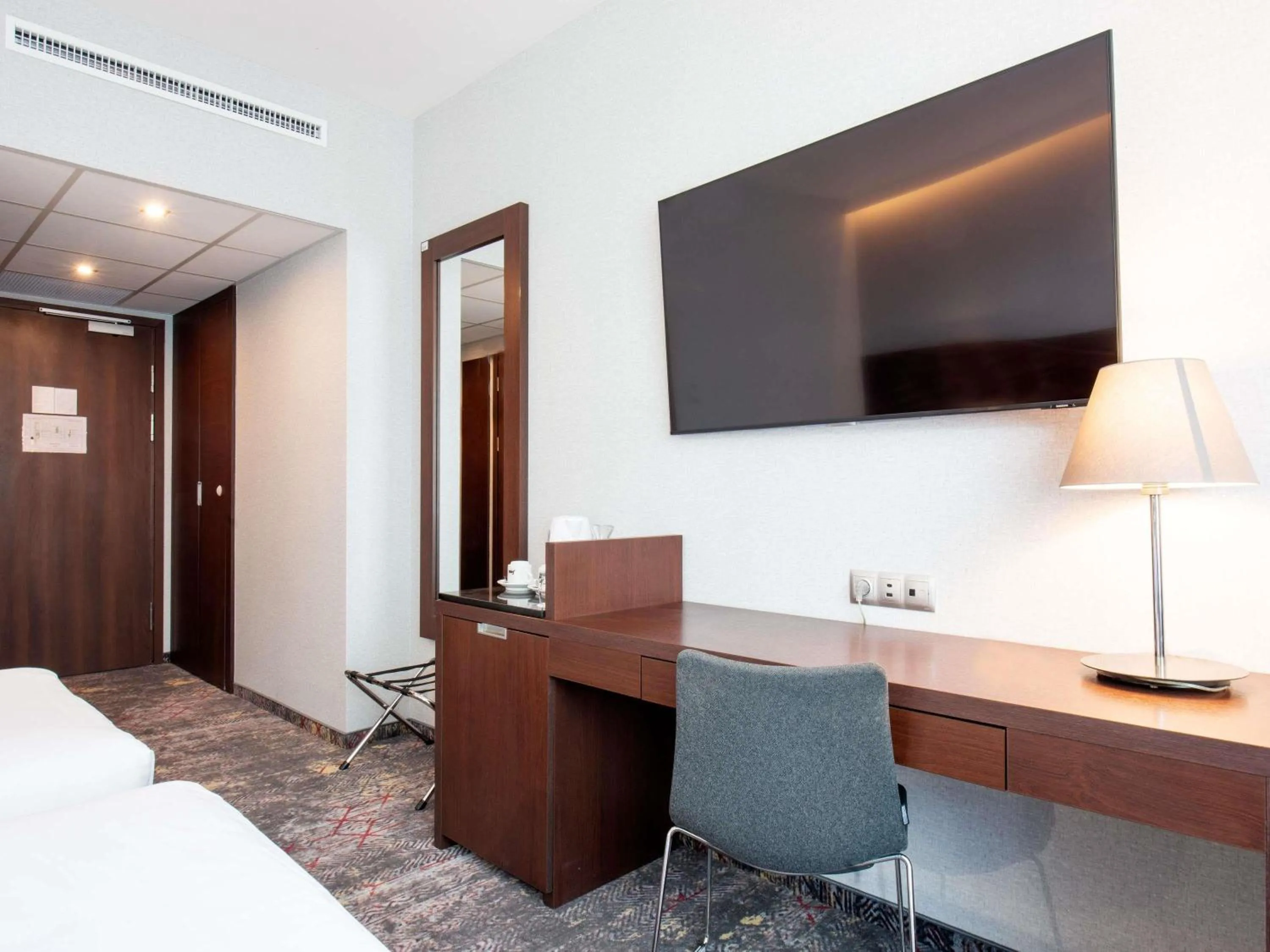 TV and multimedia, Bed in Mercure Warszawa Airport