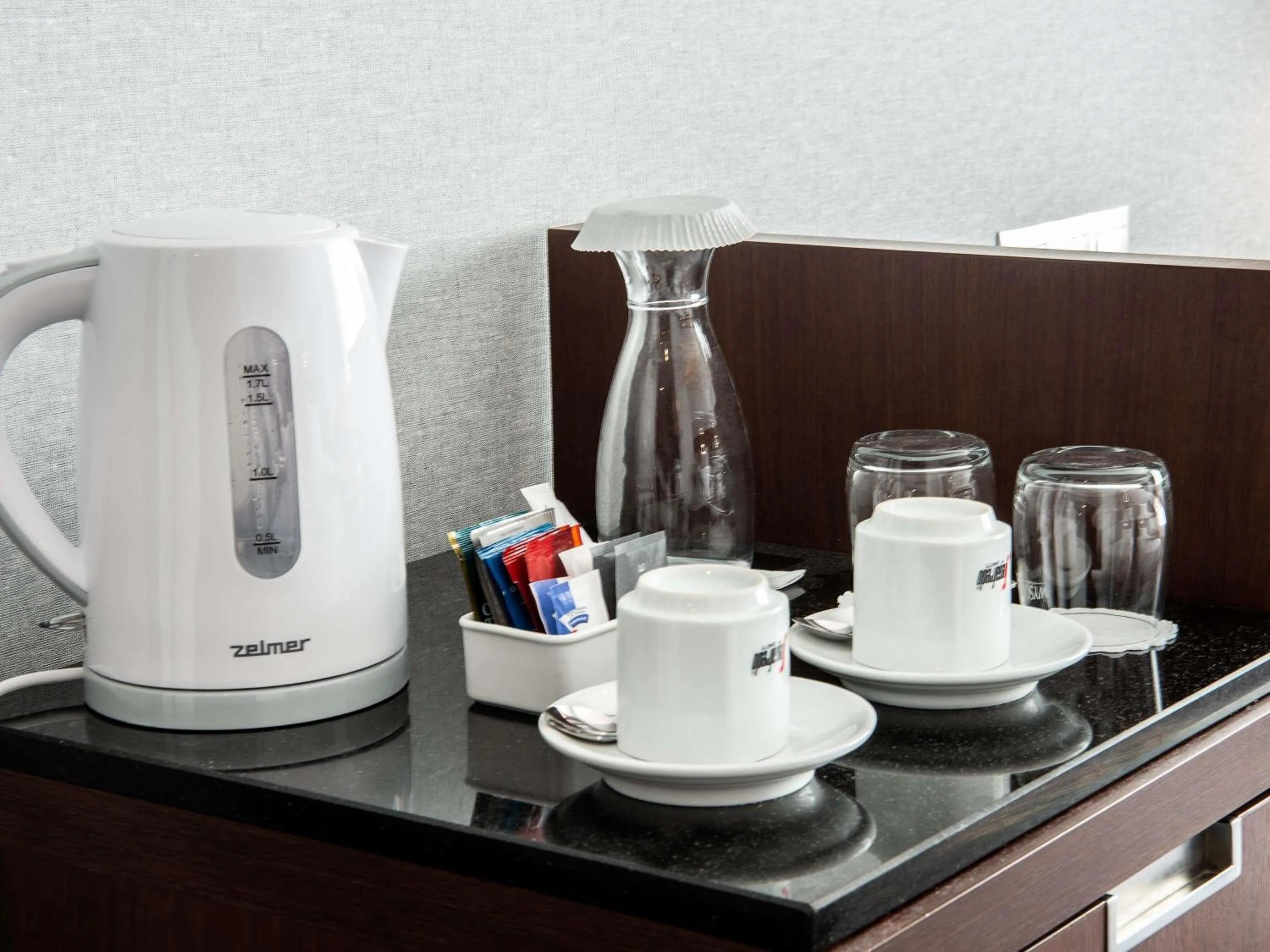 Coffee/tea facilities in Mercure Warszawa Airport