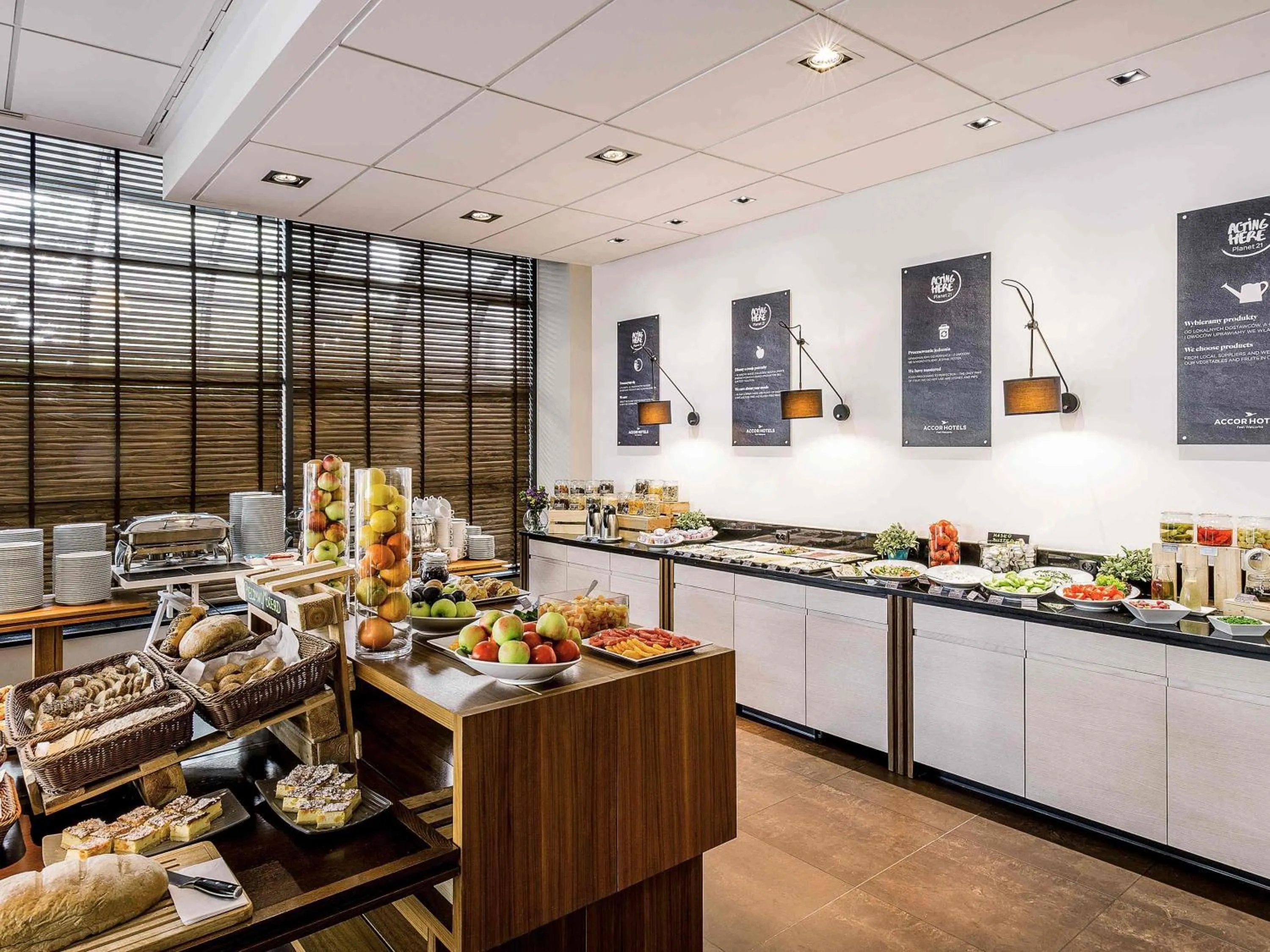 Restaurant/places to eat in Mercure Warszawa Airport