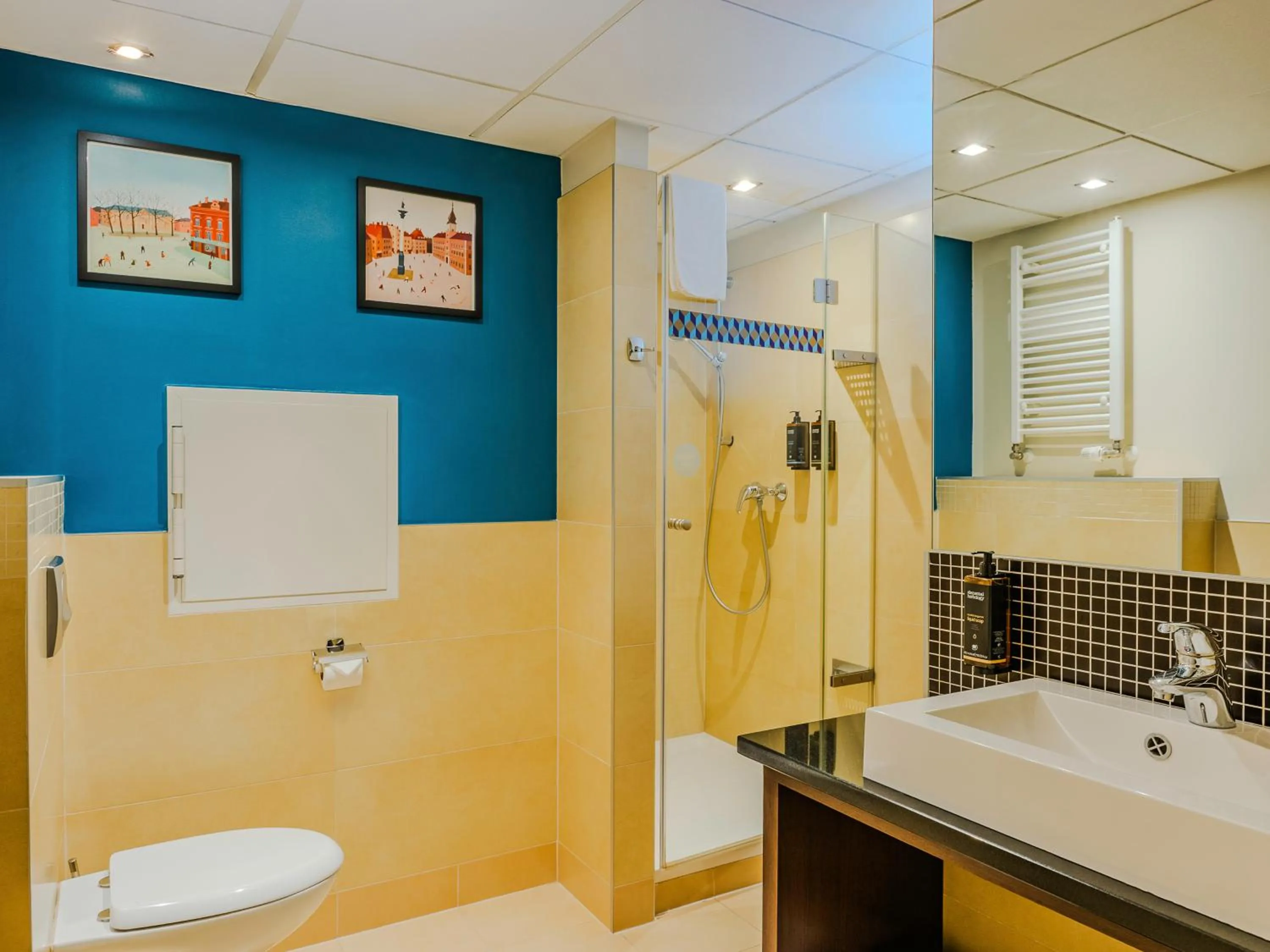 Toilet in Mercure Warszawa Airport