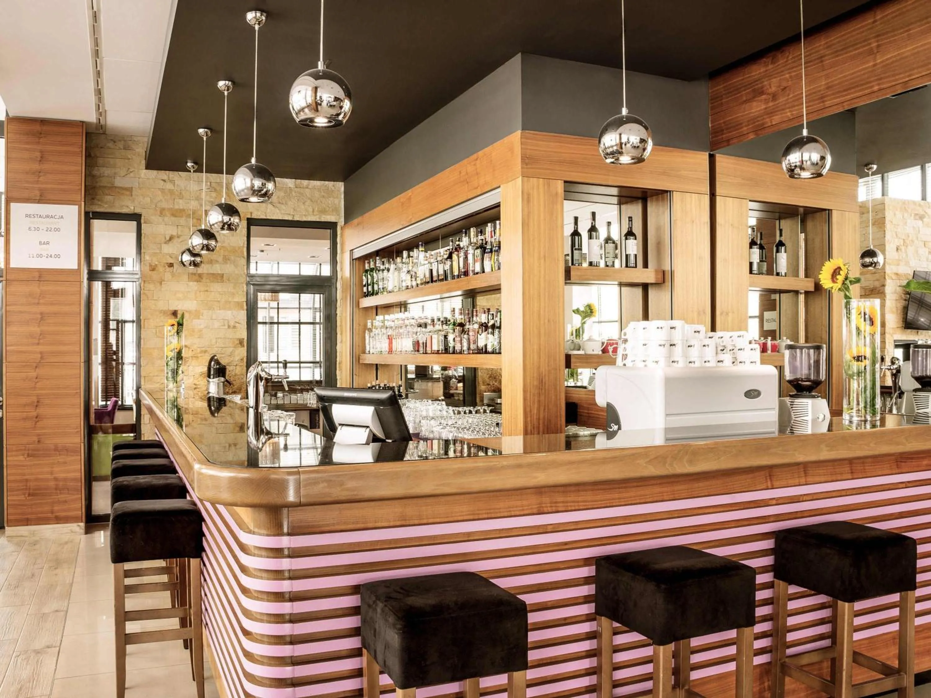 Lounge or bar in Mercure Warszawa Airport