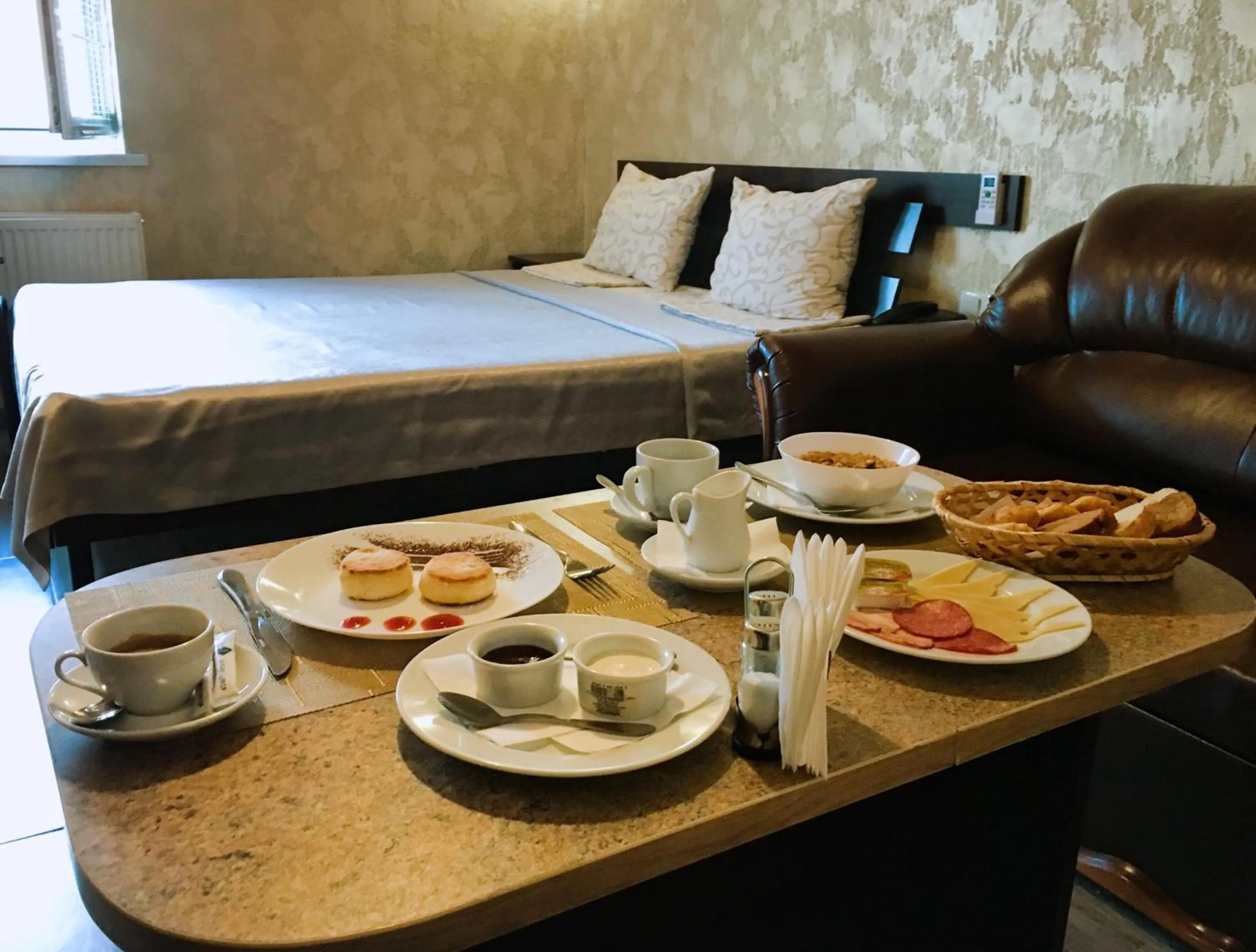 Breakfast, Bed in Hotel Fortuna