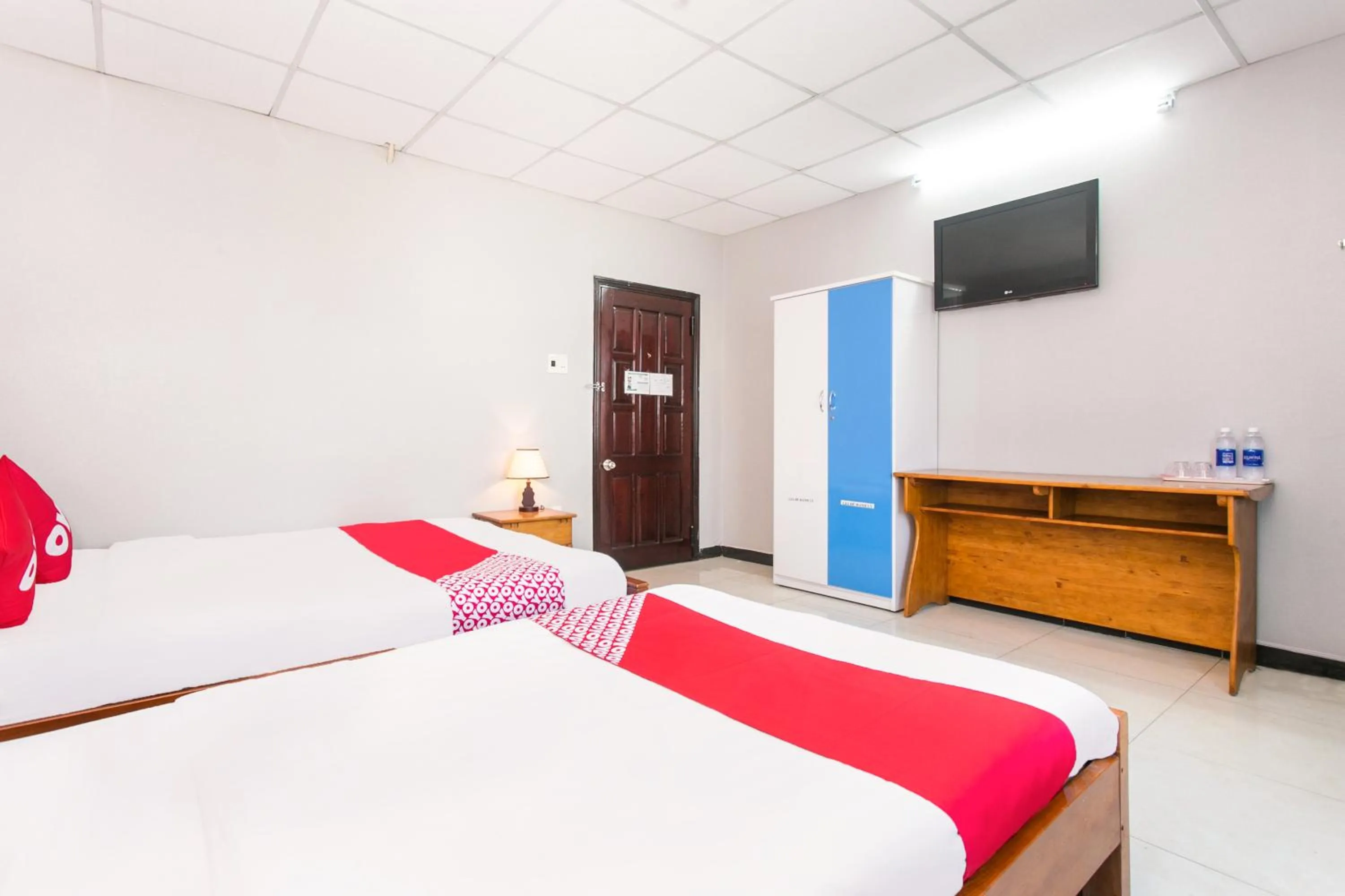 Bathroom, Bed in Honey Hotel Da Nang