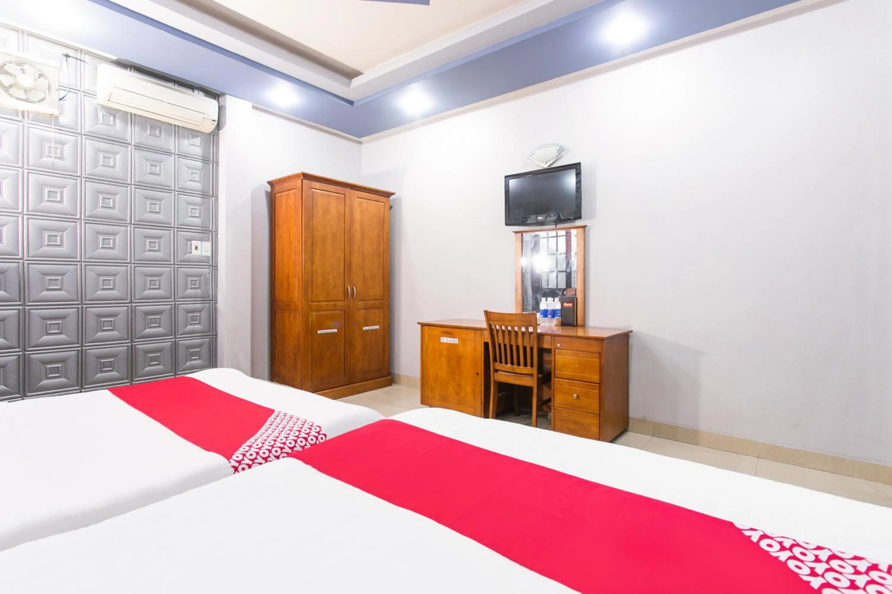 Bathroom, Bed in Honey Hotel Da Nang