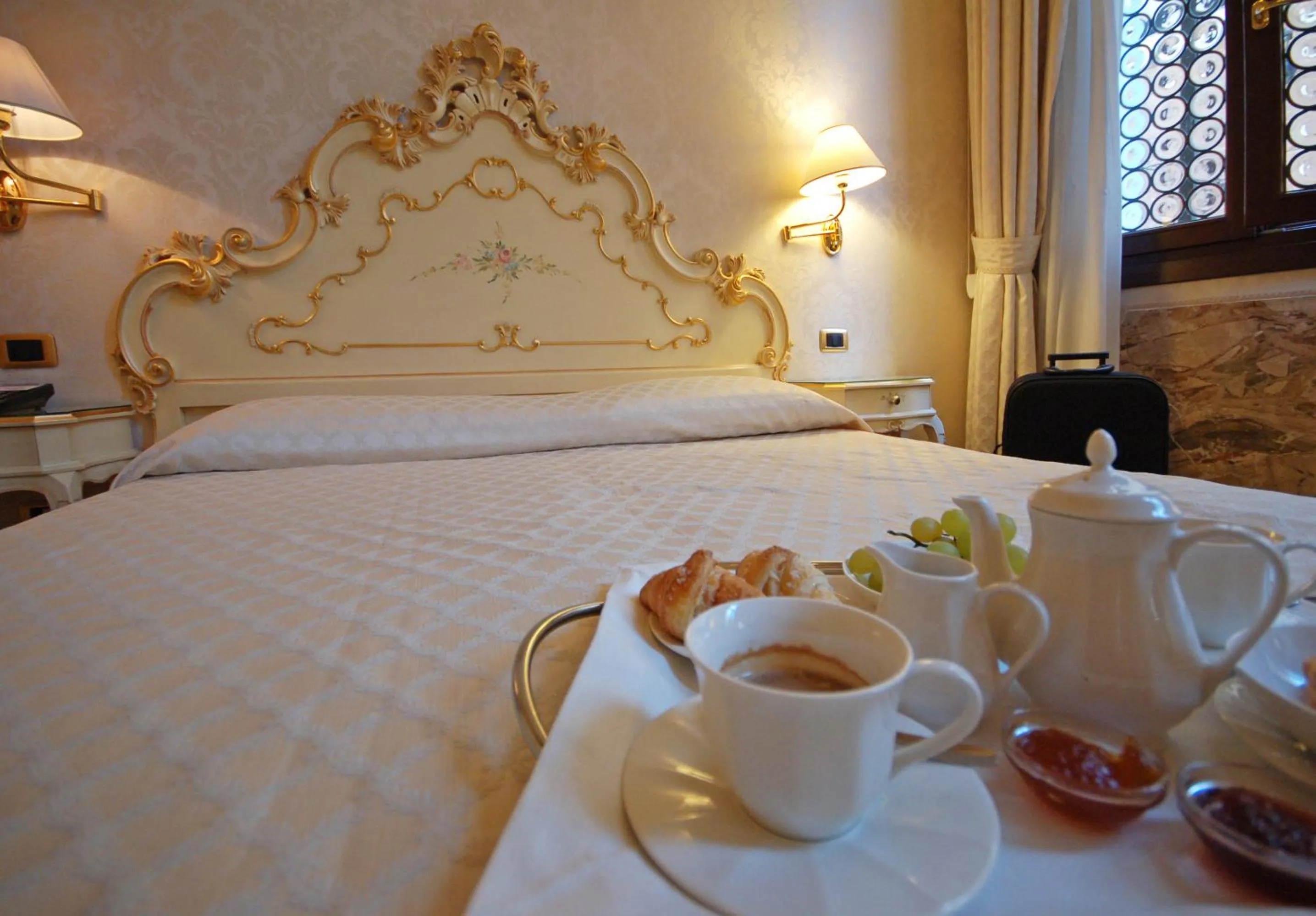 Bed in Hotel Torino