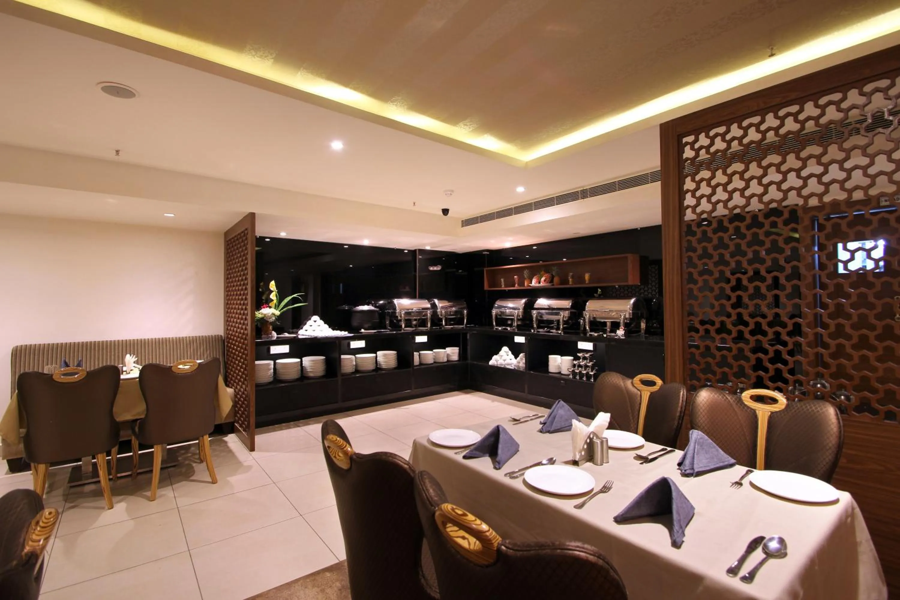 Restaurant/places to eat in Hotel Hyderabad Grand