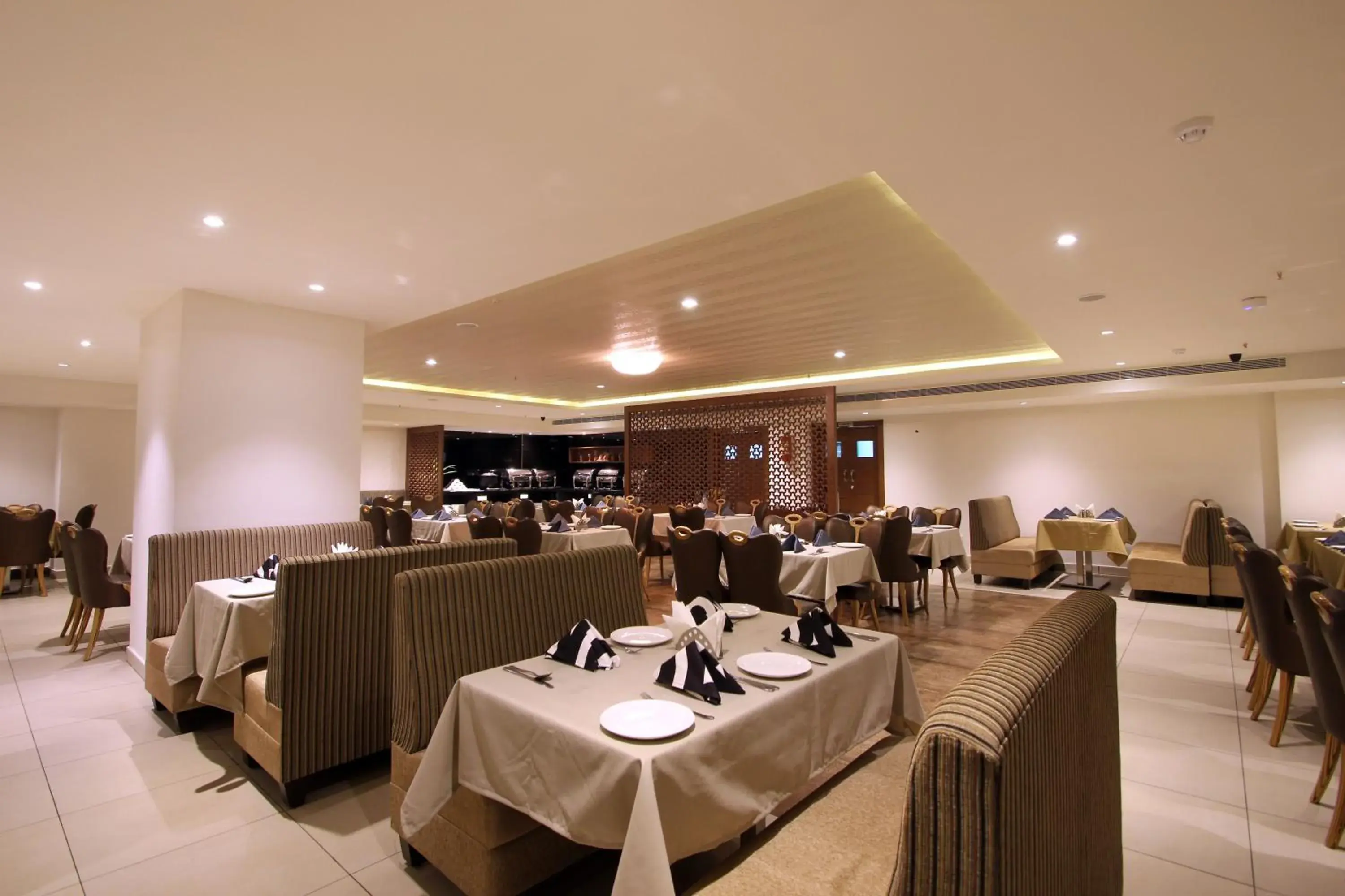 Restaurant/places to eat in Hotel Hyderabad Grand Restaurant/places to eat in Hotel Hyderabad Grand