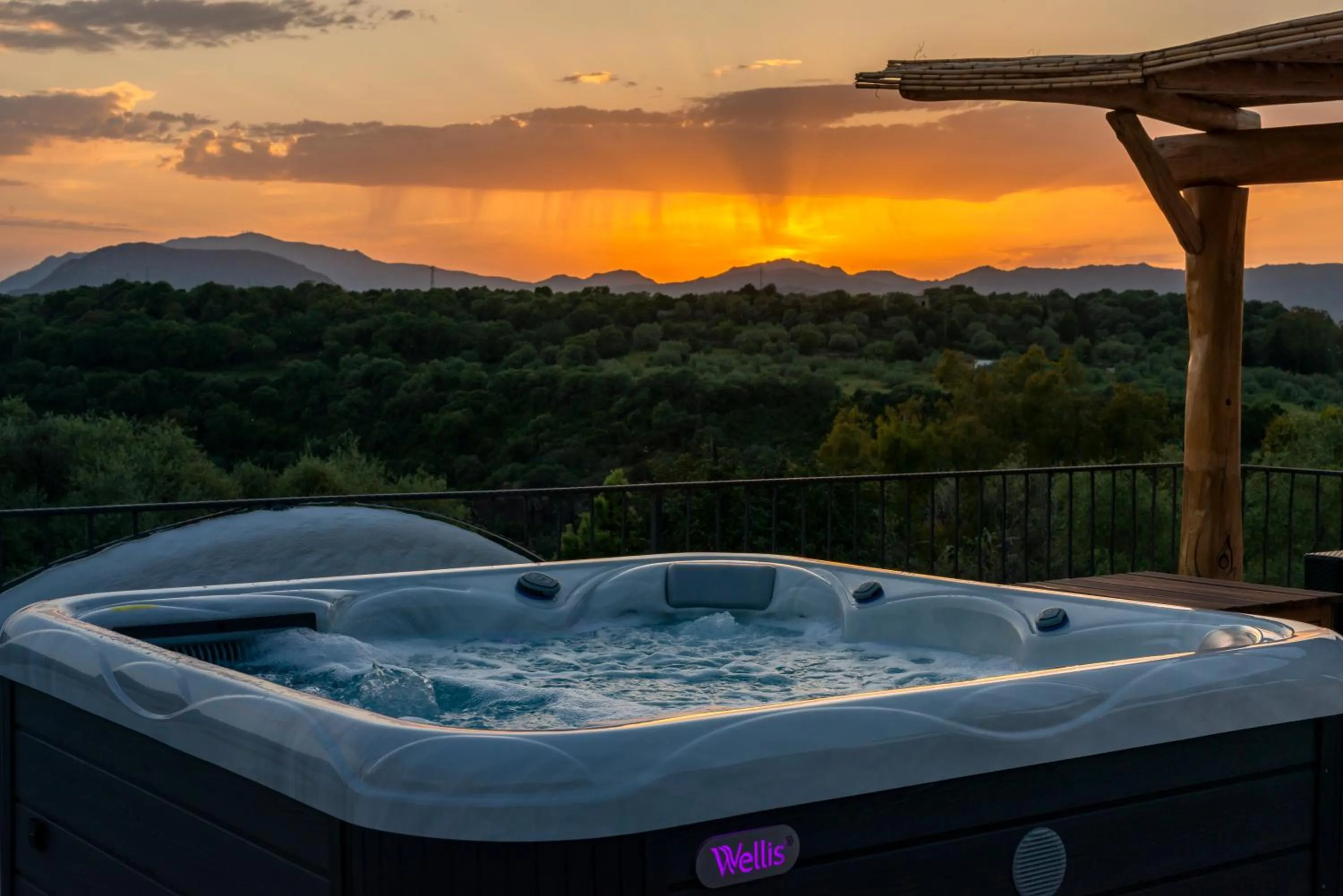Hot Tub in Hotel Villa Cedrino