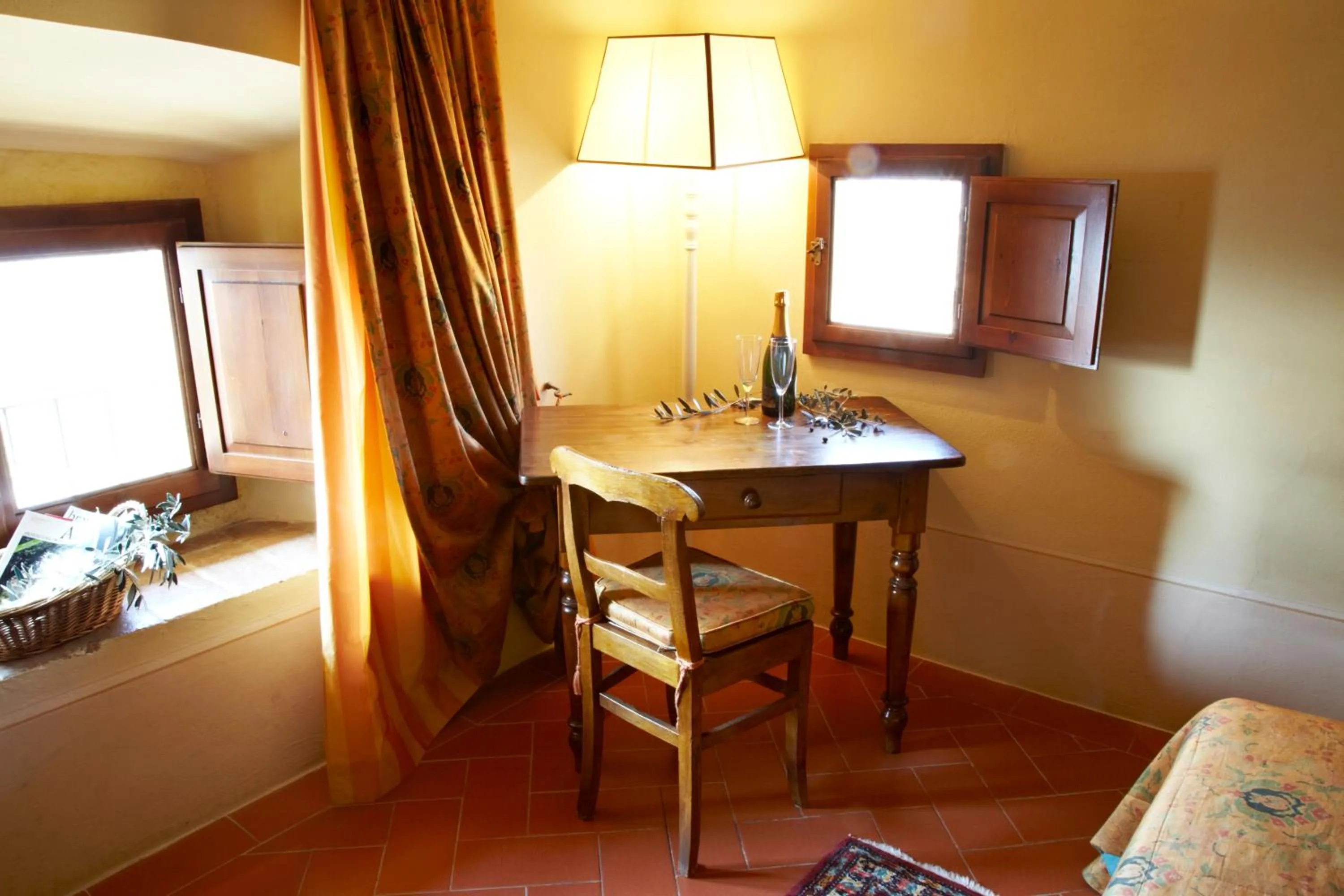 Shower, Bed in Relais Villa Belpoggio - Residenza D'Epoca