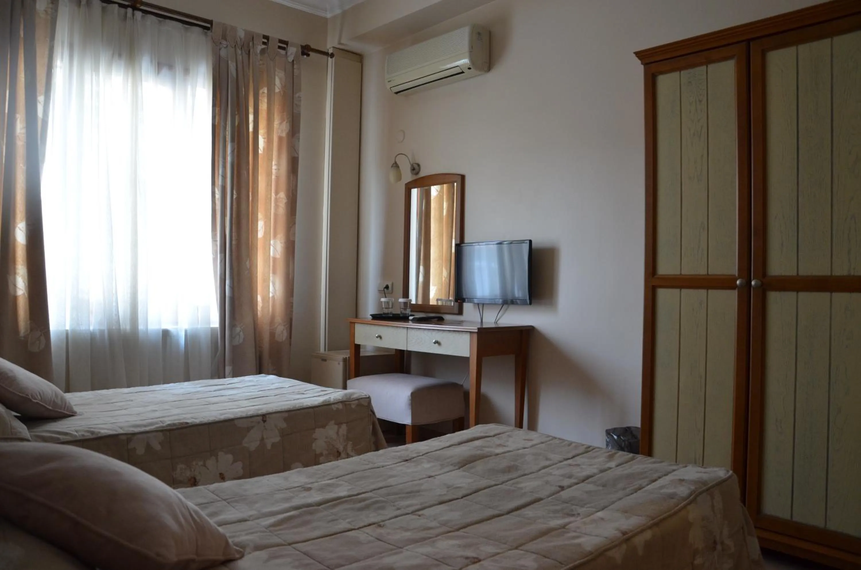 Photo of the whole room, Bed in Hotel Fehmi Bey - Special Category
