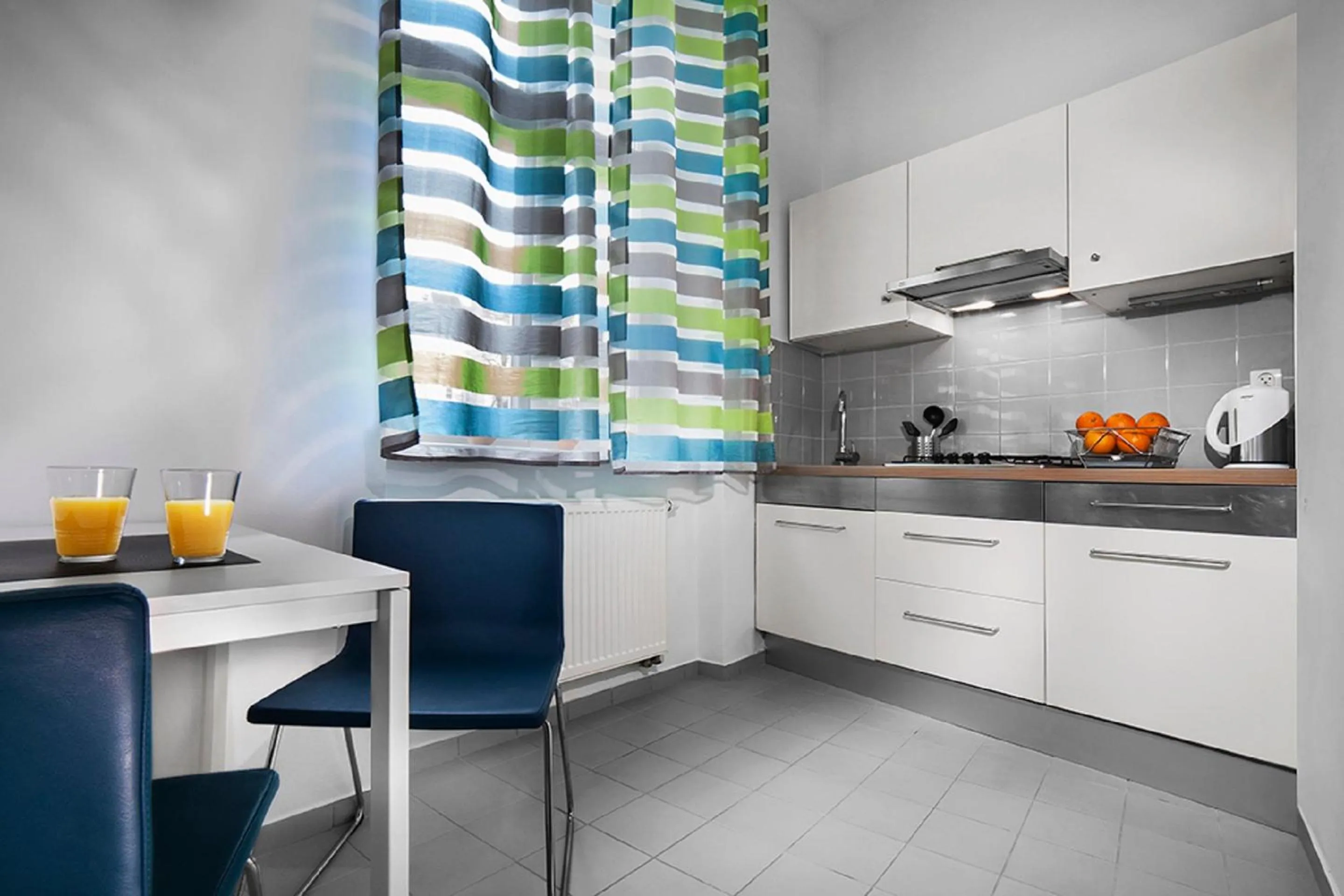 Kitchen or kitchenette in Apartamenty Pomarańczarnia