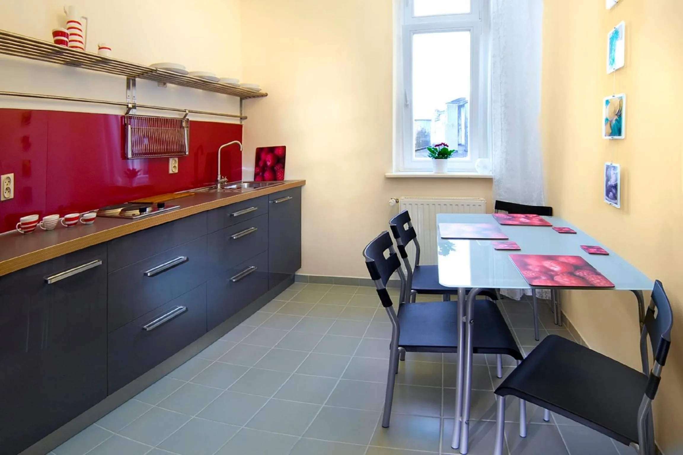Kitchen or kitchenette in Apartamenty Pomarańczarnia