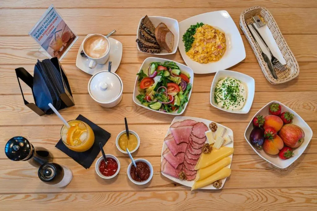 Restaurant/places to eat in Apartamenty Pomarańczarnia