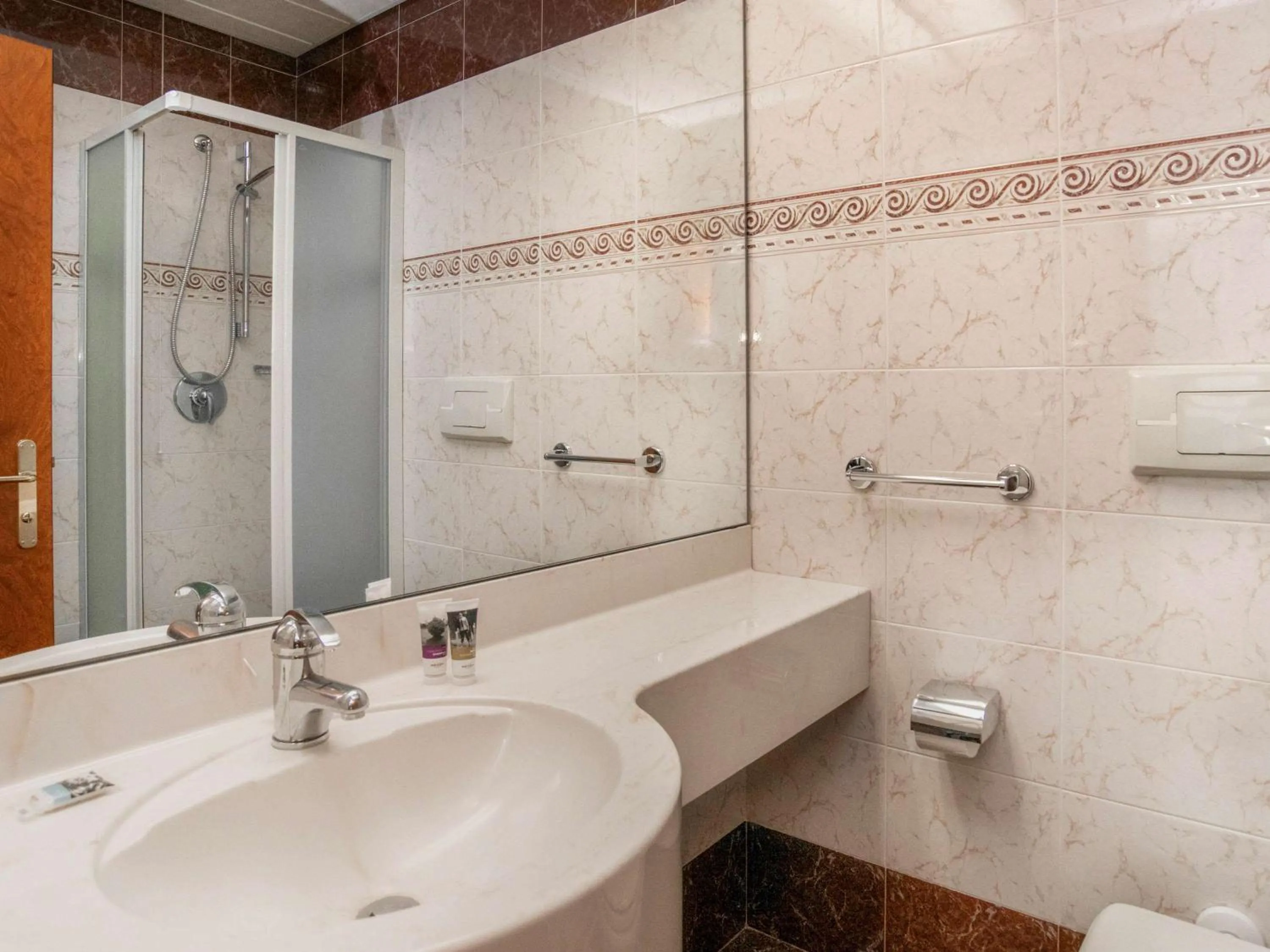 Bathroom in Hotel Delfino Taranto