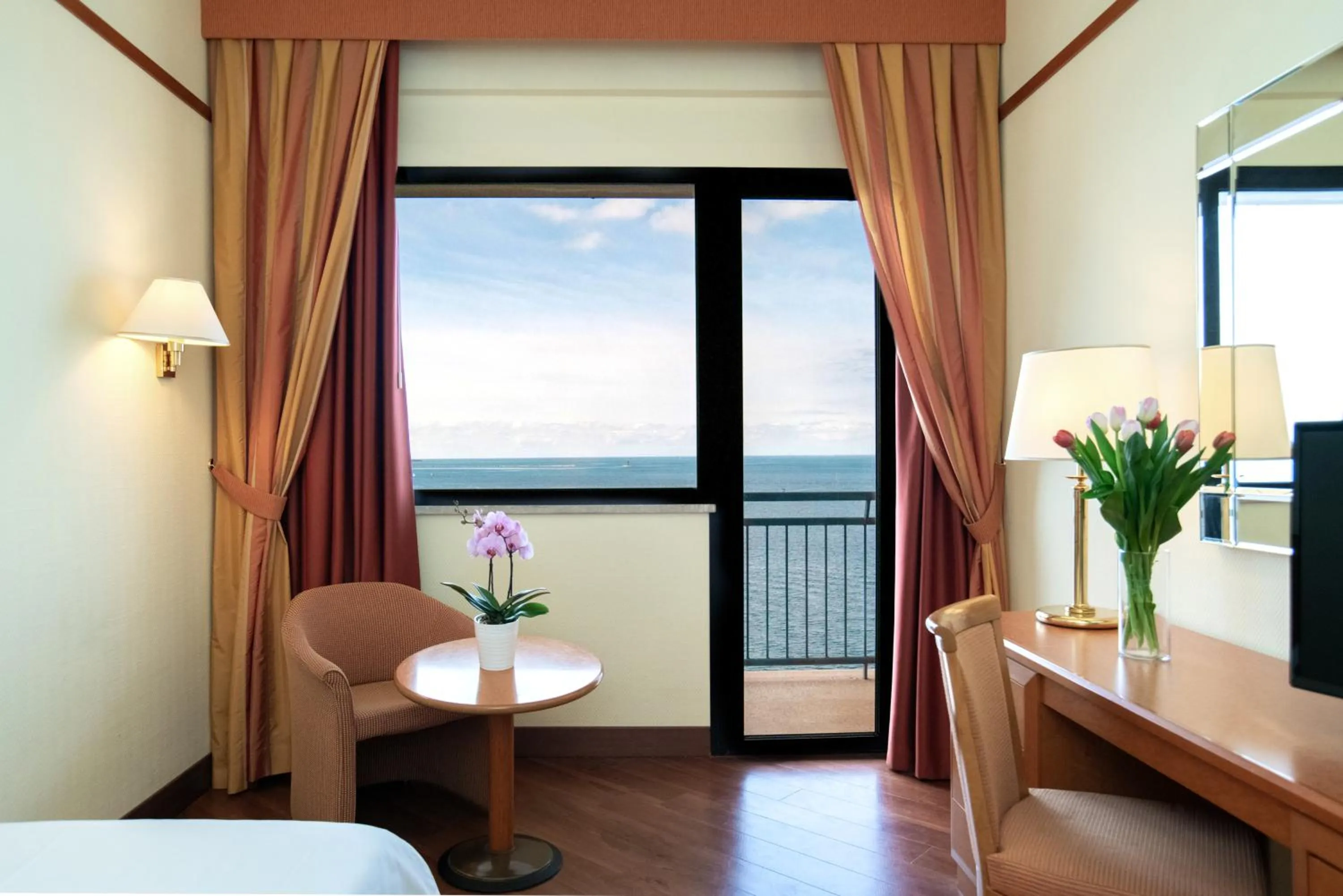 Bedroom, Bed in Hotel Delfino Taranto